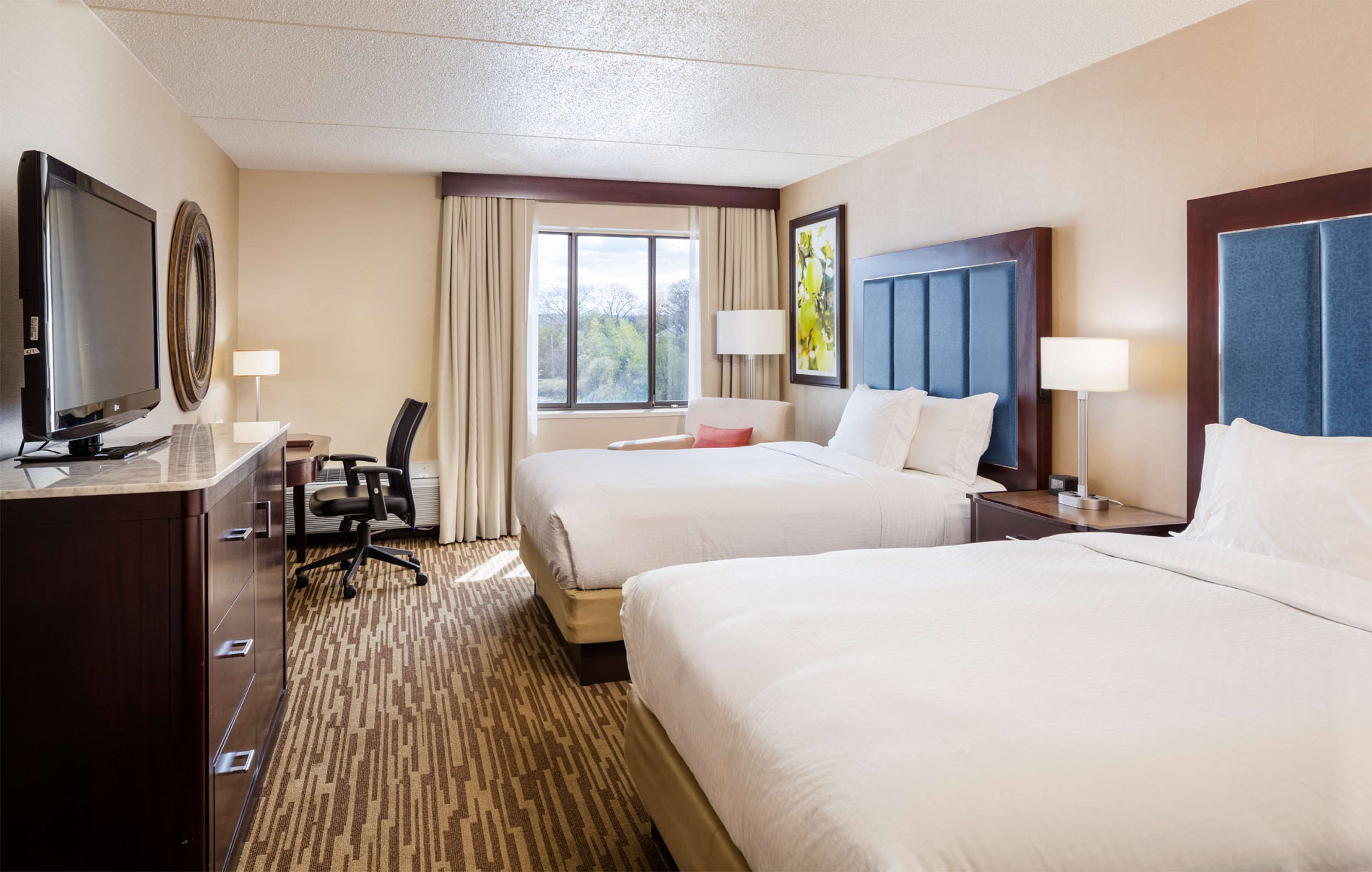 DoubleTree by Hilton Leominster Room Type - 2 QN HEARING ACC NO SMOK