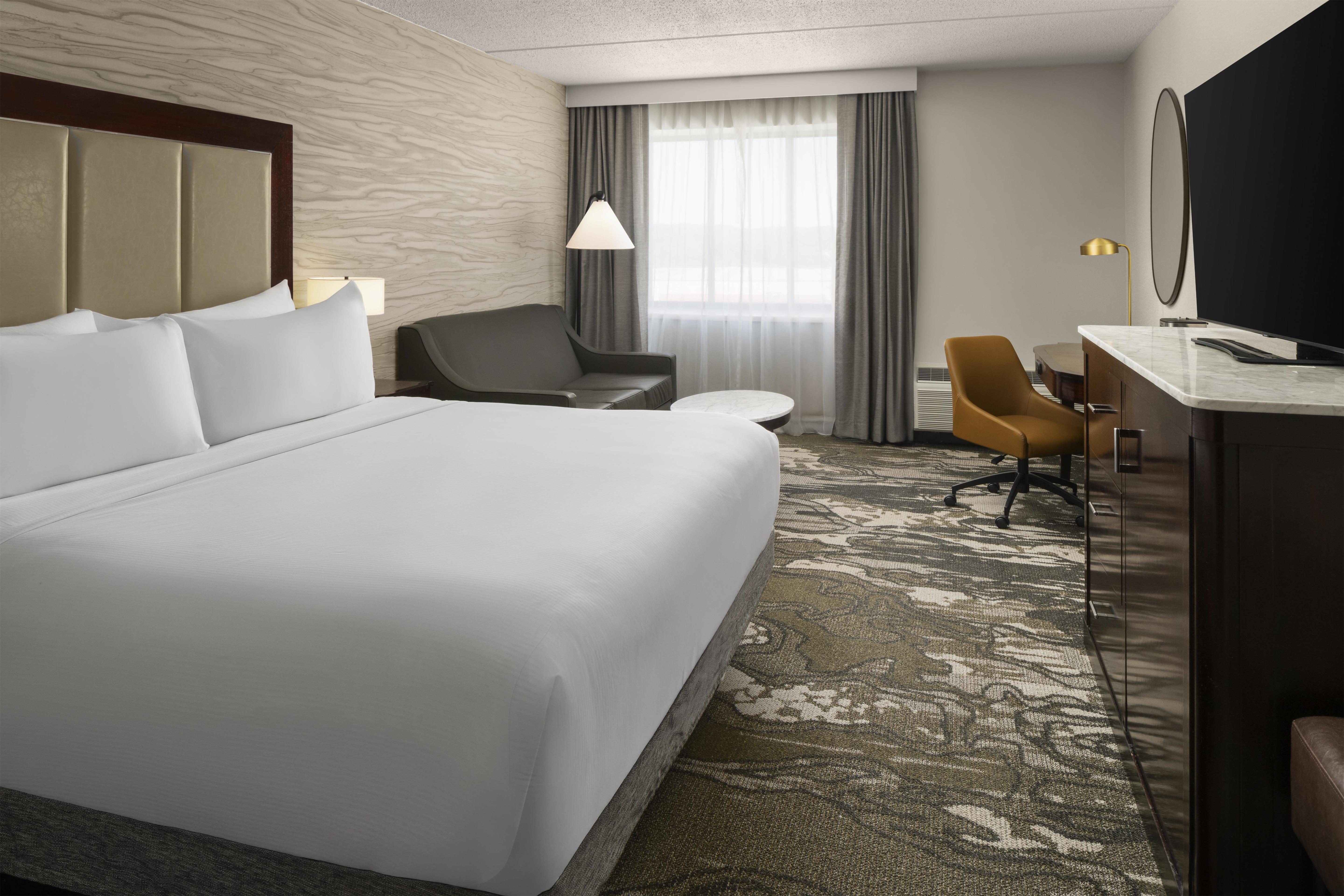 DoubleTree by Hilton Leominster Room Type - 1 KING BED W PULLOUT SOFA