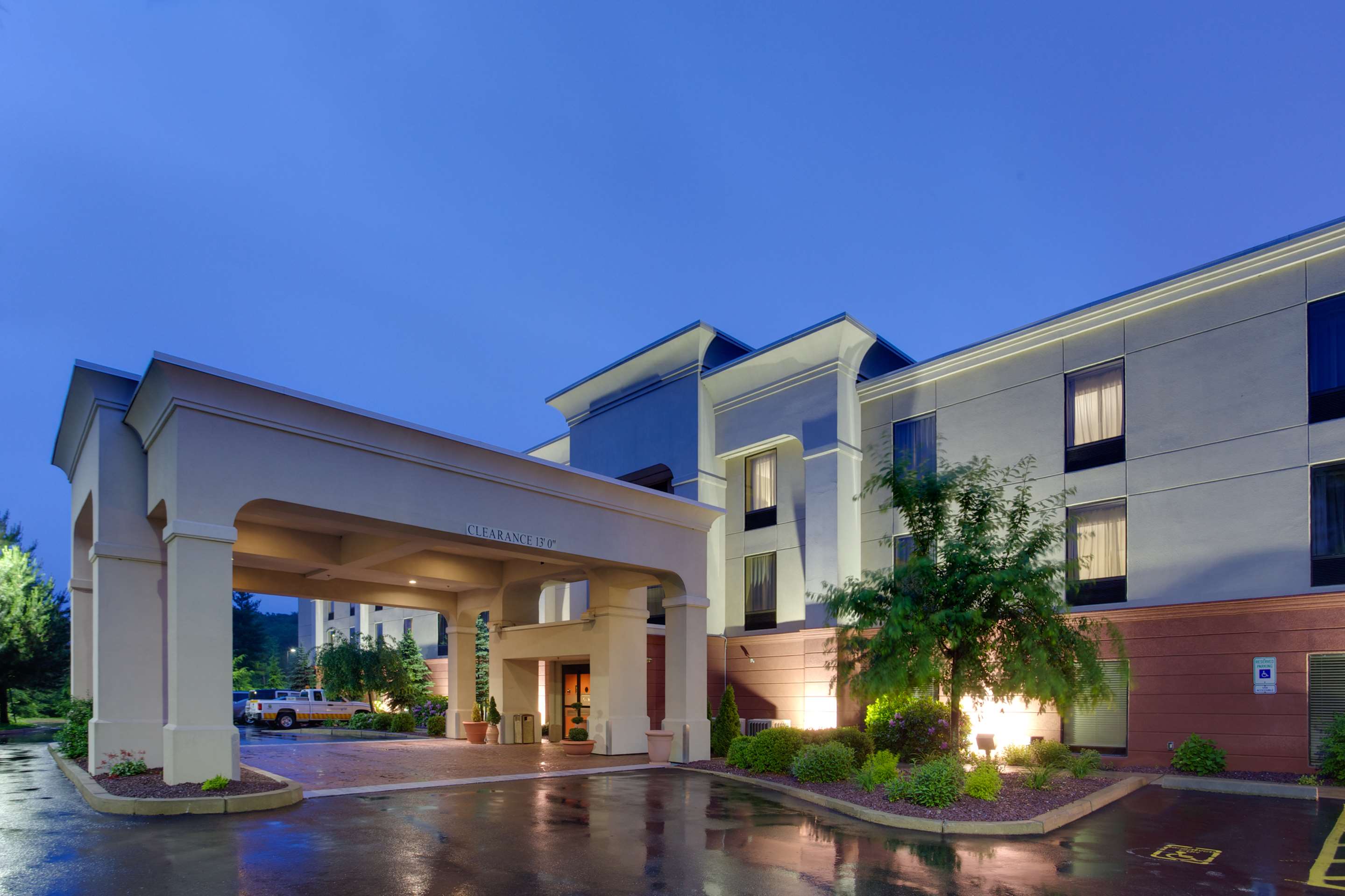 Exterior | Hampton Inn Auburn