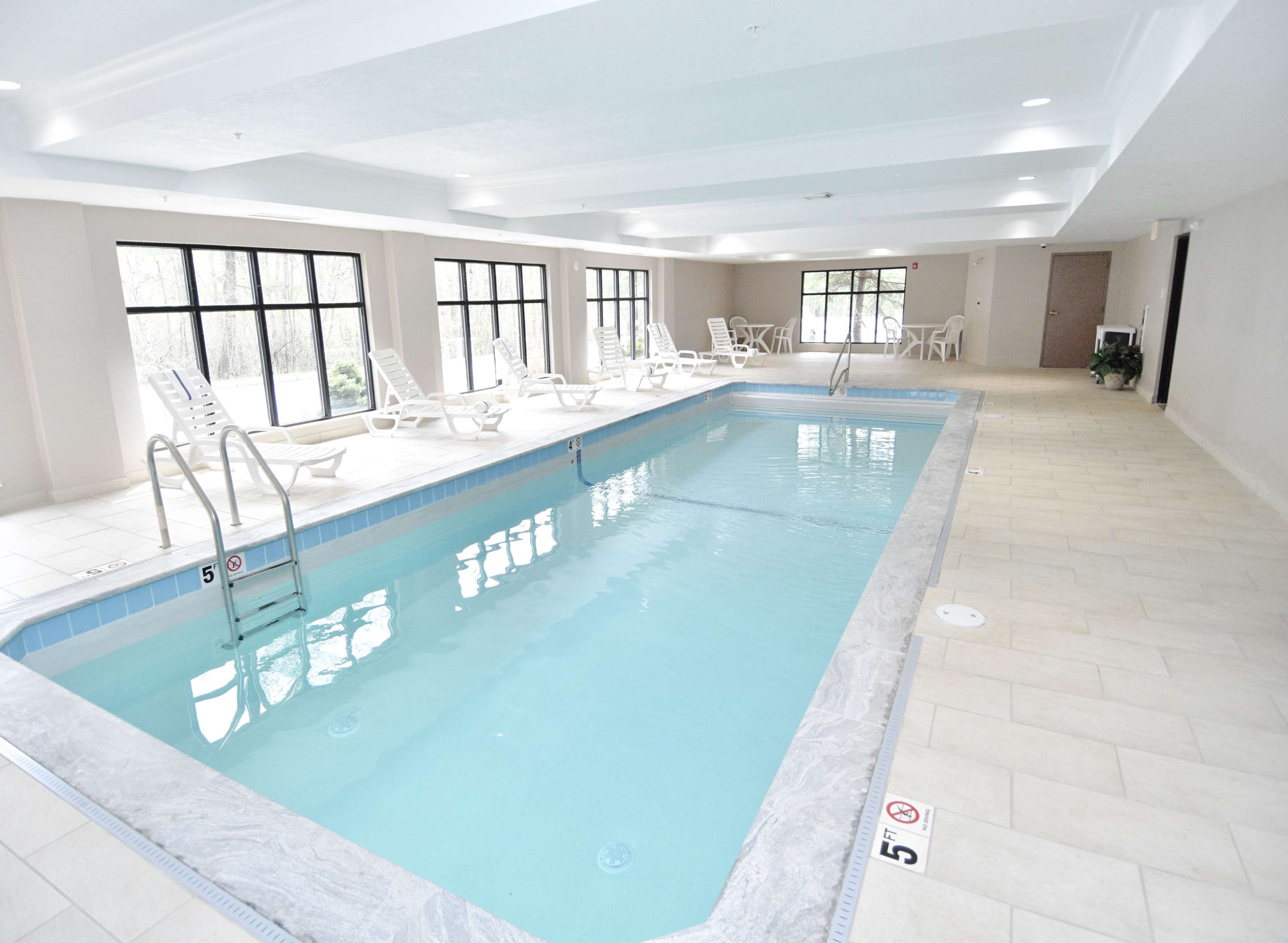 Pool | Hampton Inn Auburn