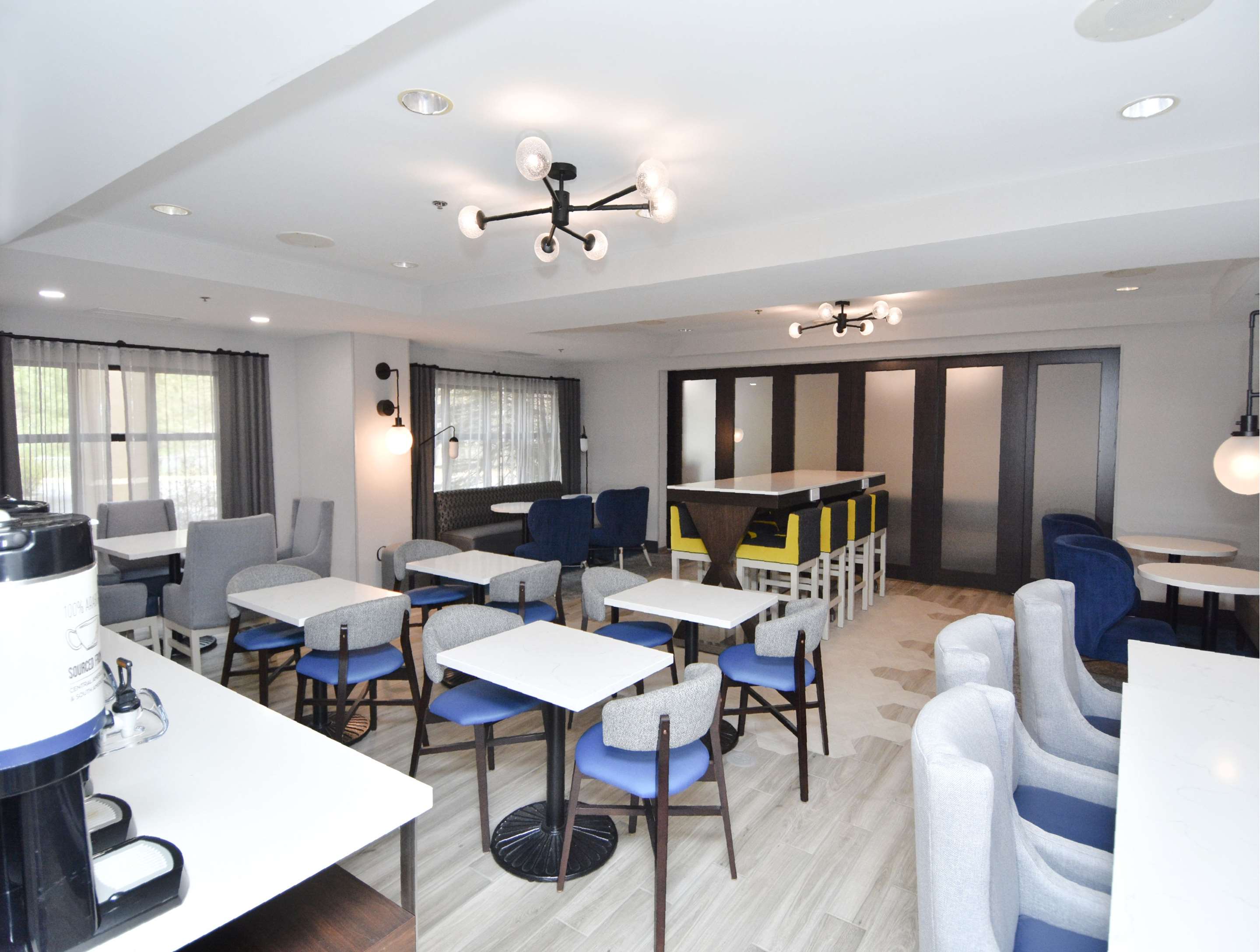 Lobby | Hampton Inn Auburn