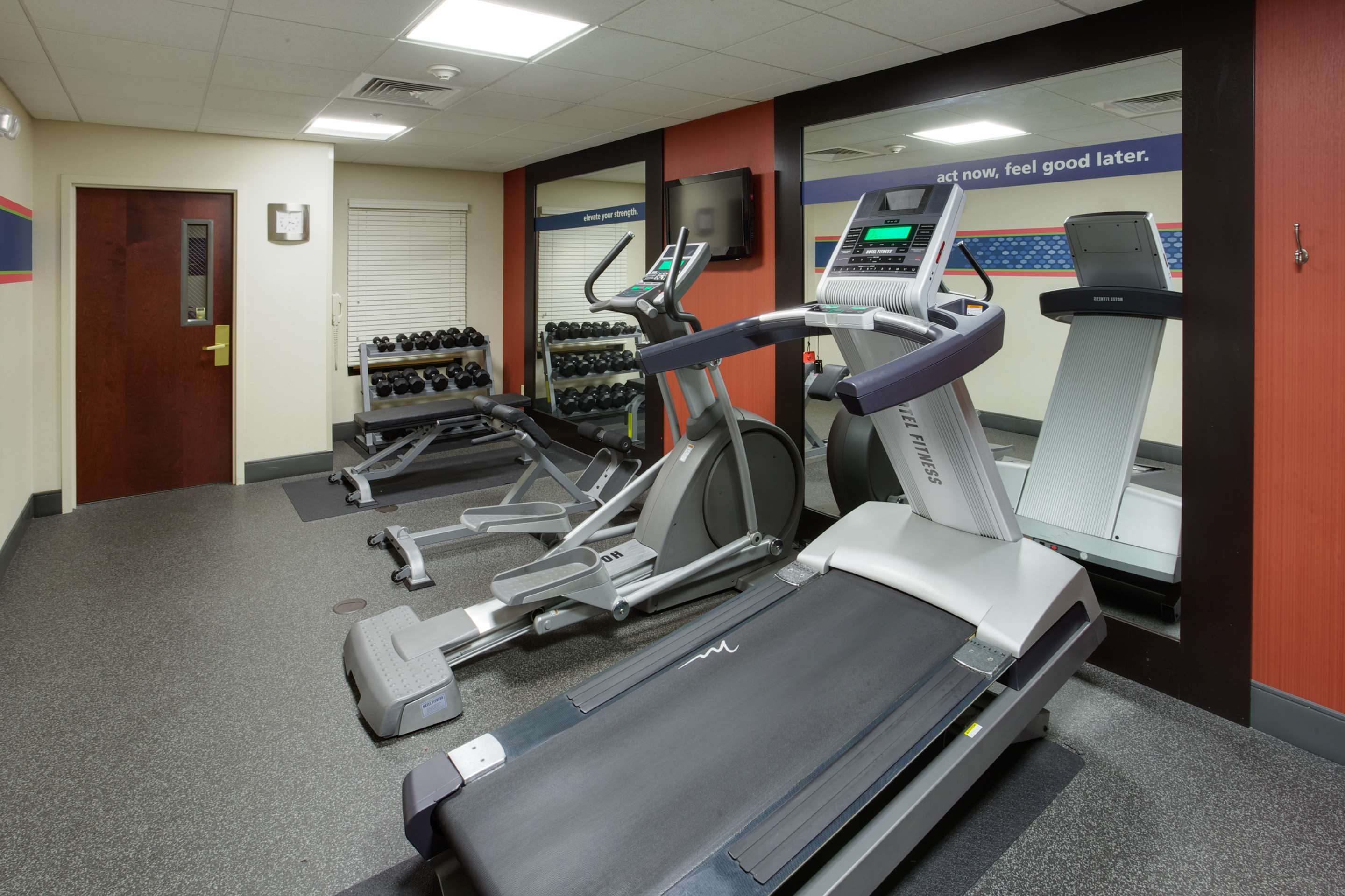 Health club fitness center gym | Hampton Inn Auburn