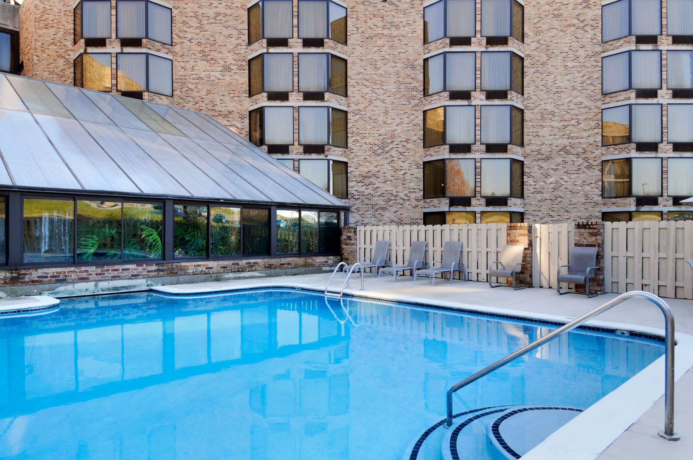 Pool | DoubleTree by Hilton Hotel Oak Ridge - Knoxville