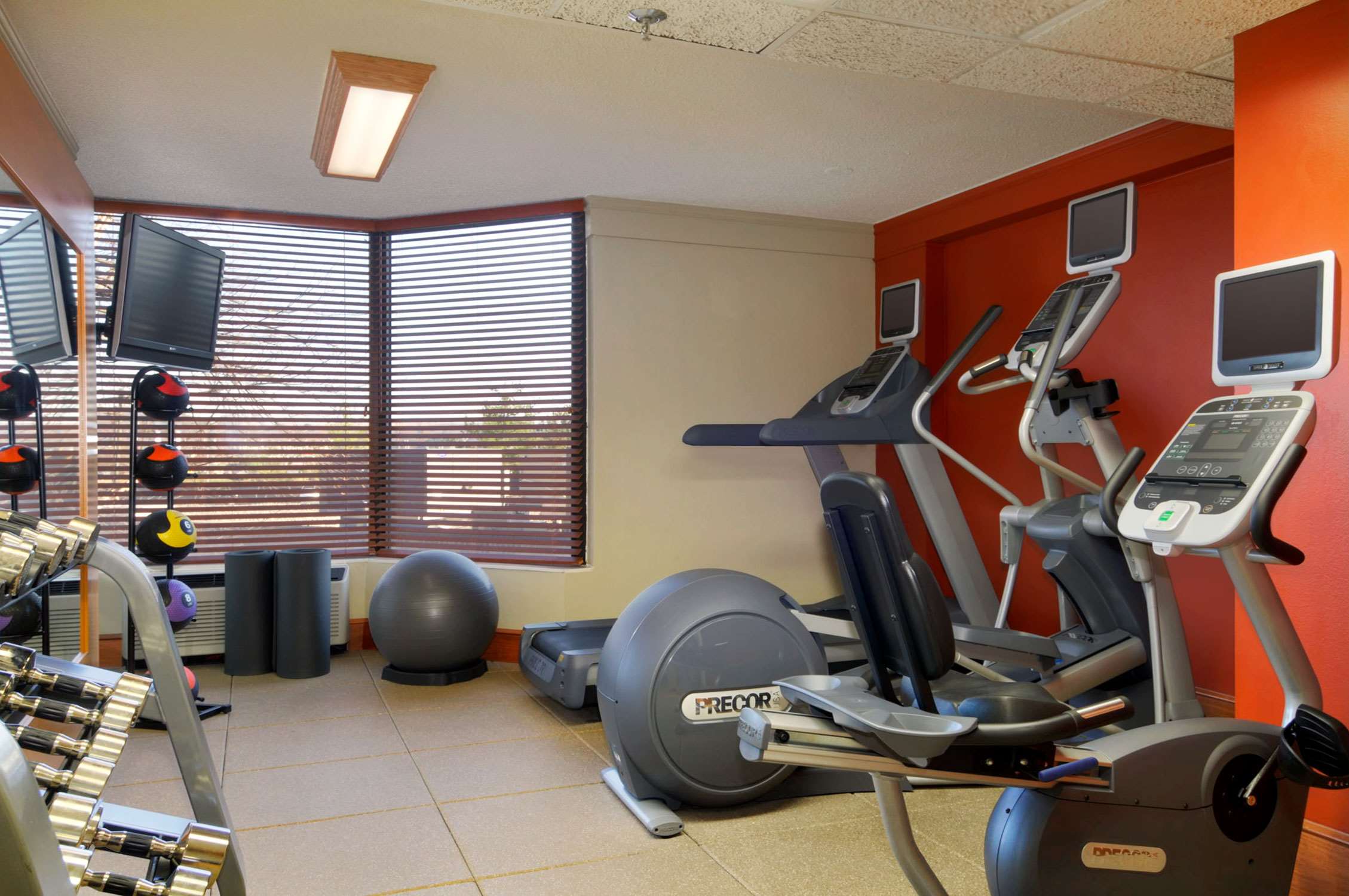 Health club fitness center gym | DoubleTree by Hilton Hotel Oak Ridge - Knoxville