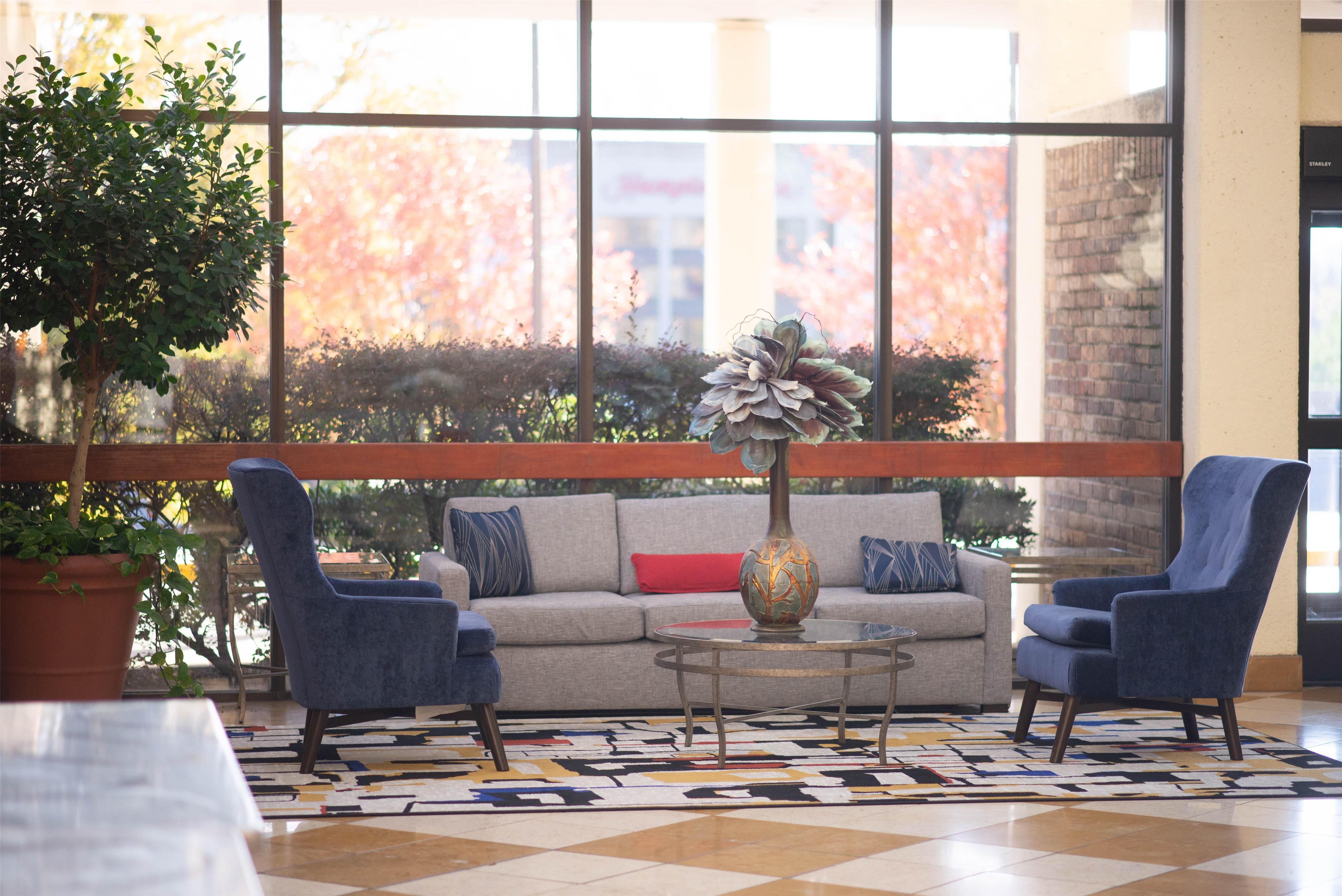 Lobby | DoubleTree by Hilton Hotel Oak Ridge - Knoxville