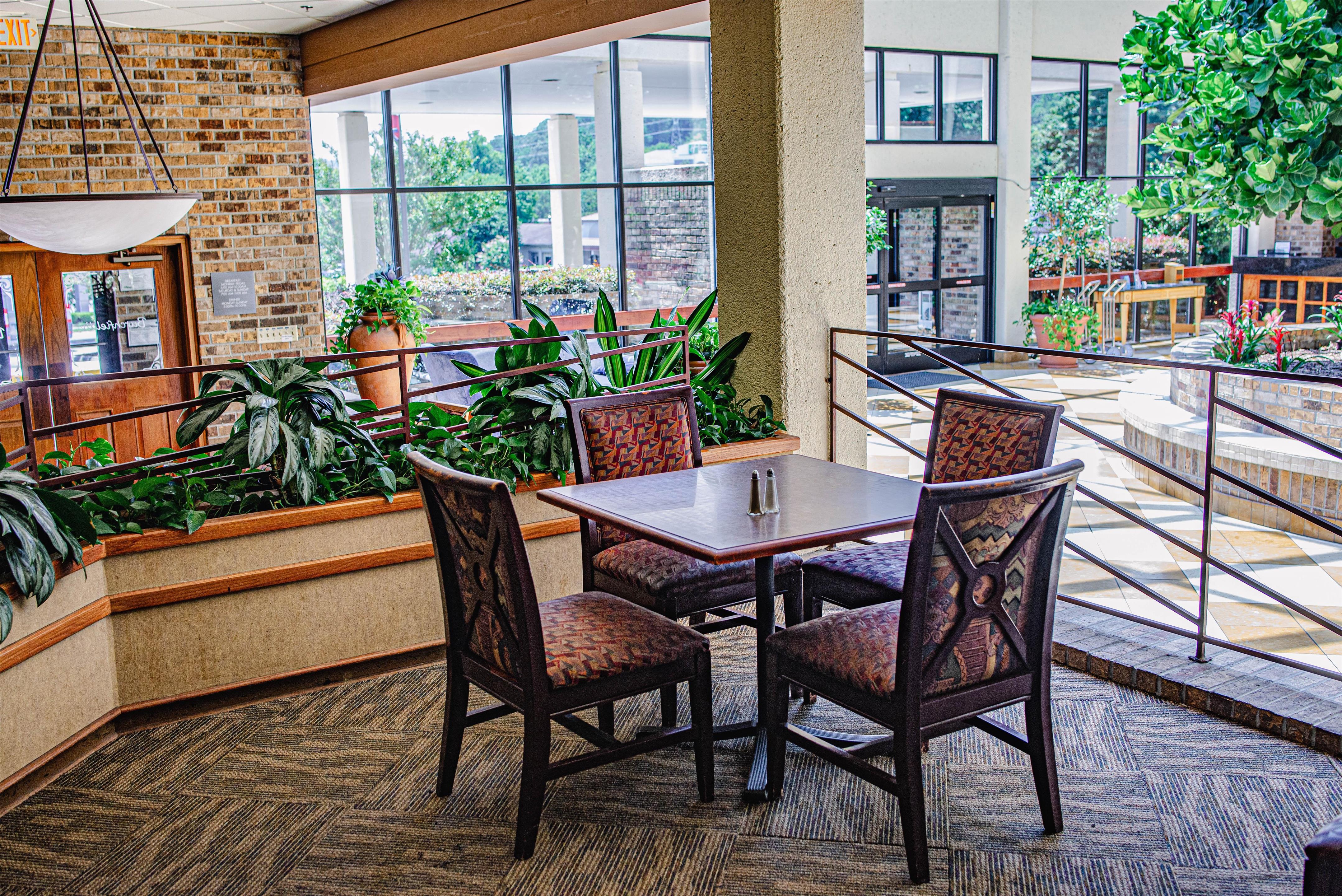 Lobby | DoubleTree by Hilton Hotel Oak Ridge - Knoxville