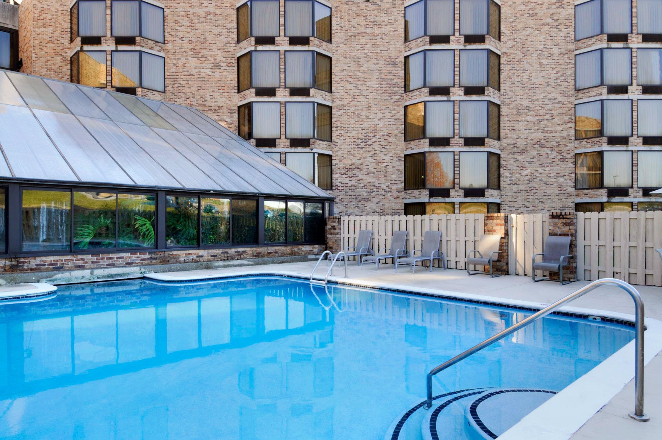 Pool | DoubleTree by Hilton Hotel Oak Ridge - Knoxville