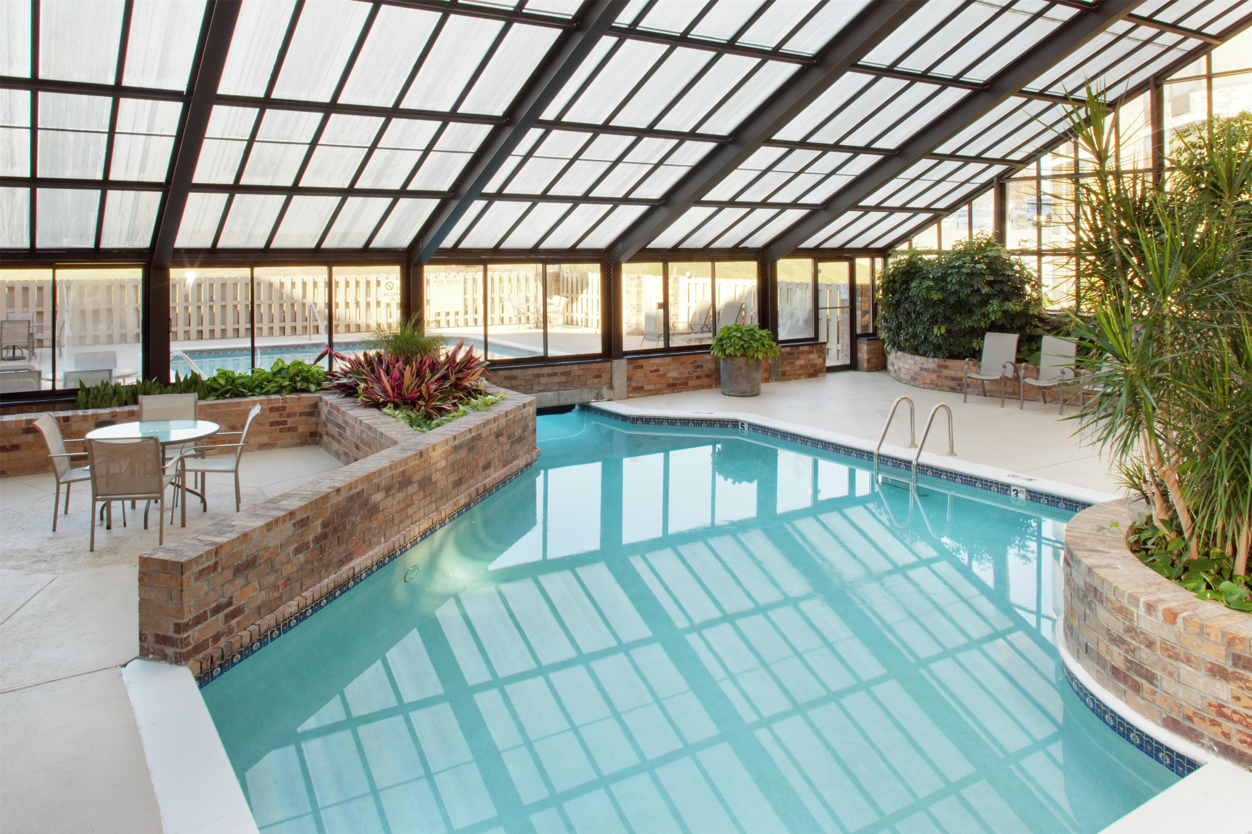 Pool | DoubleTree by Hilton Hotel Oak Ridge - Knoxville
