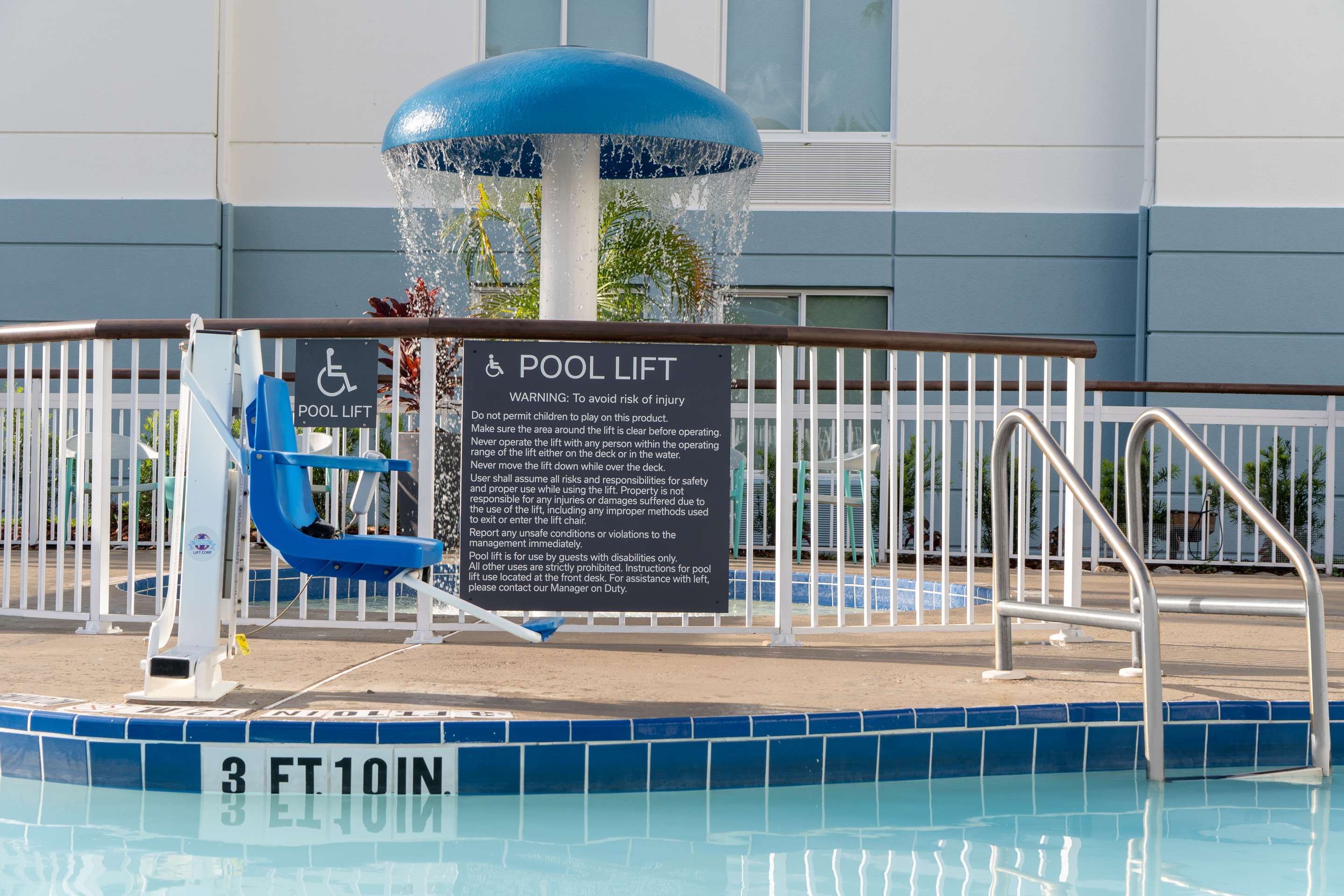 Pool | Hilton Garden Inn Orlando Airport