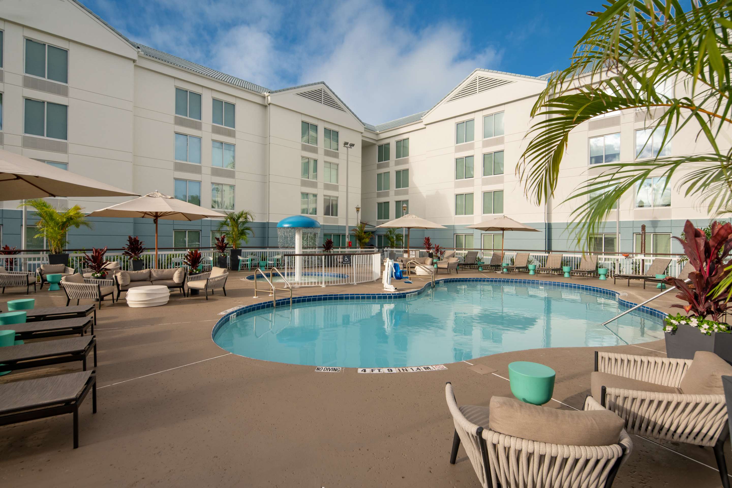 Pool | Hilton Garden Inn Orlando Airport
