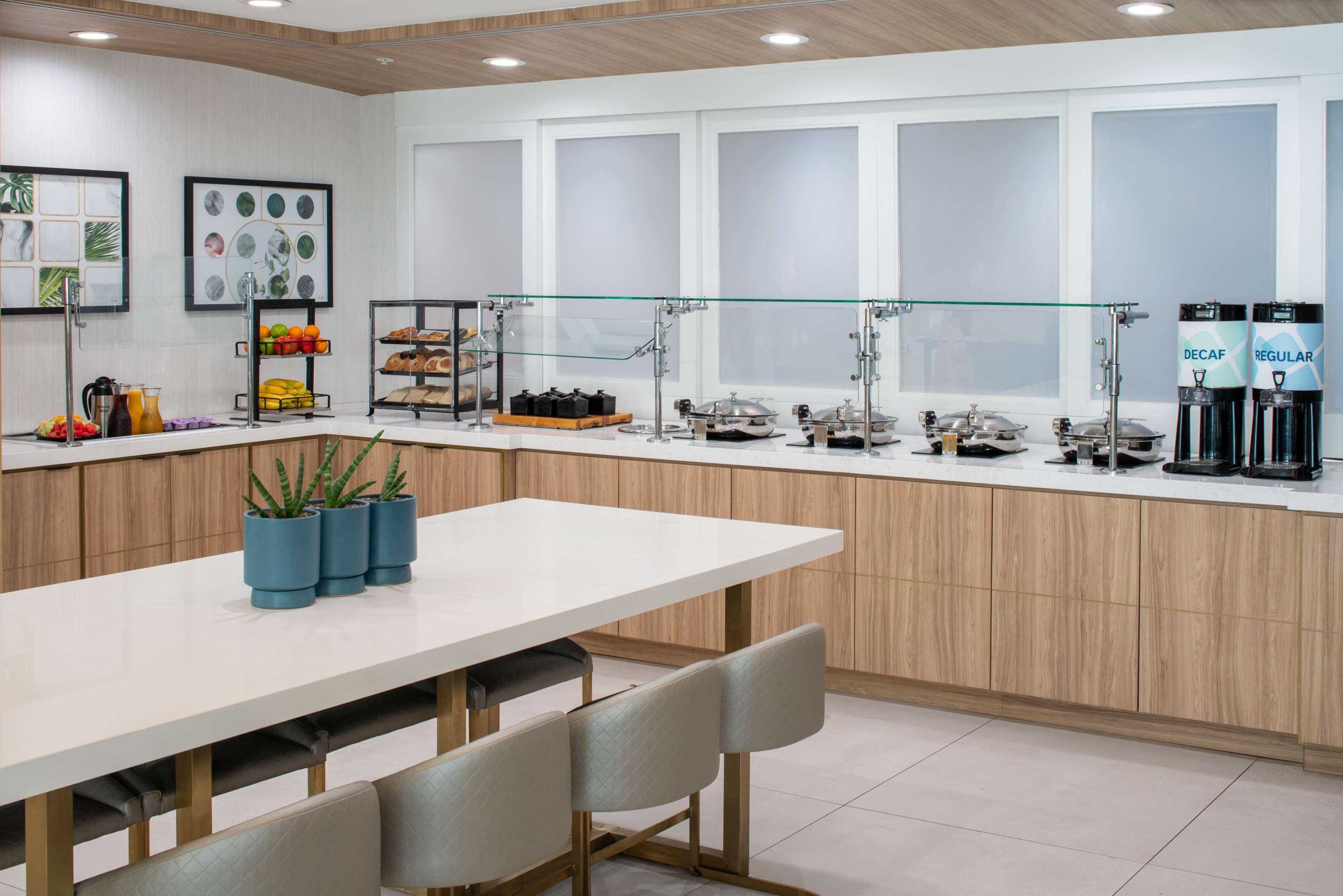 Restaurant | Hilton Garden Inn Orlando Airport