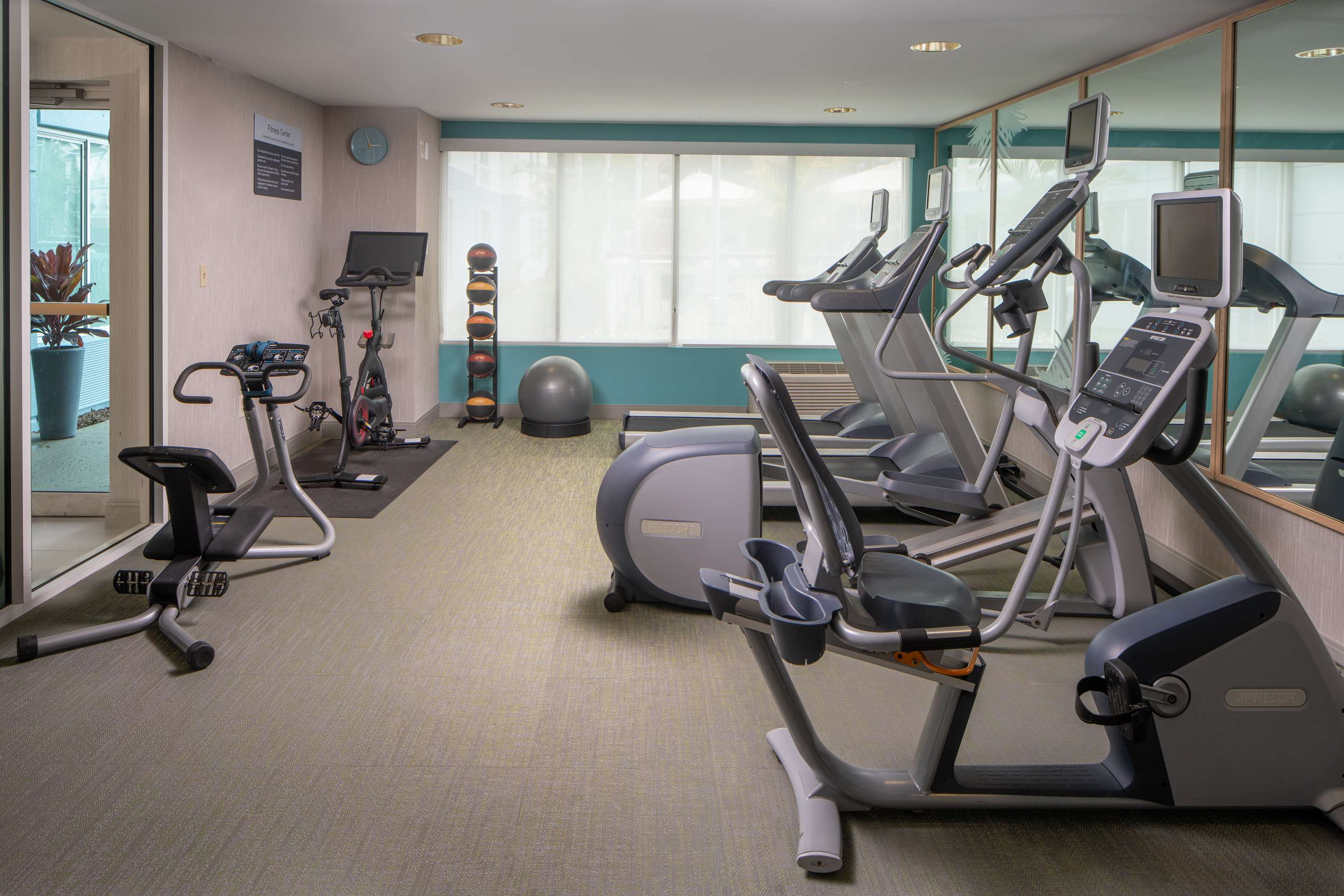 Health club fitness center gym | Hilton Garden Inn Orlando Airport