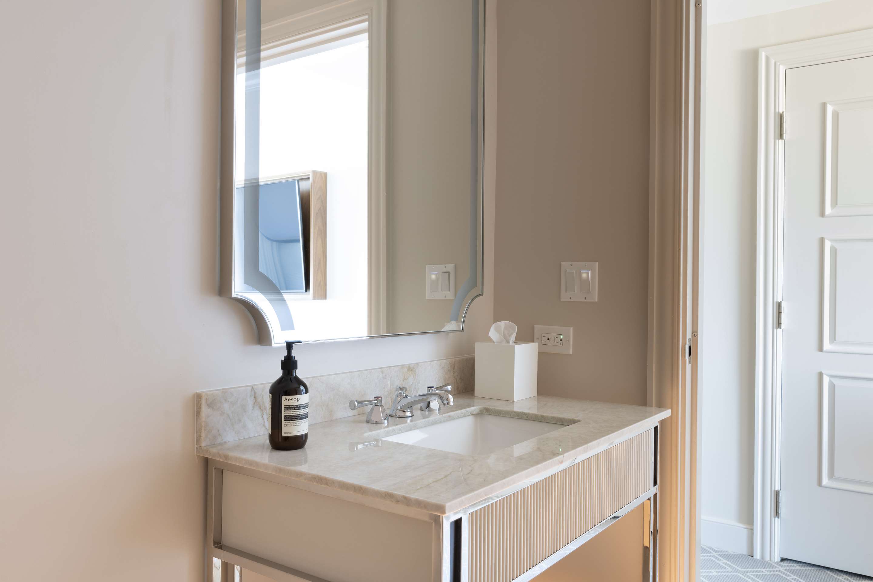 Guest room bath