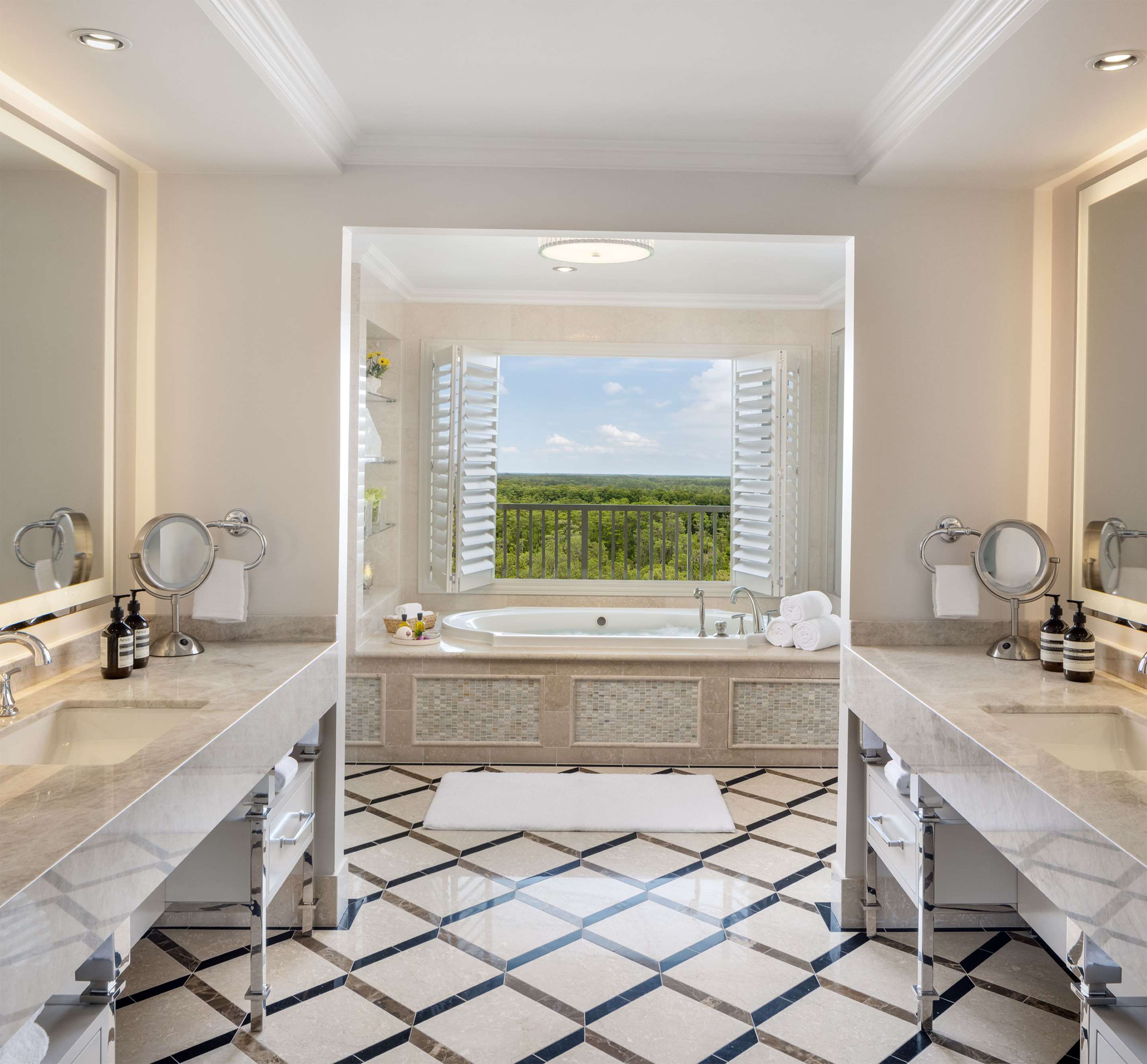 Guest room bath