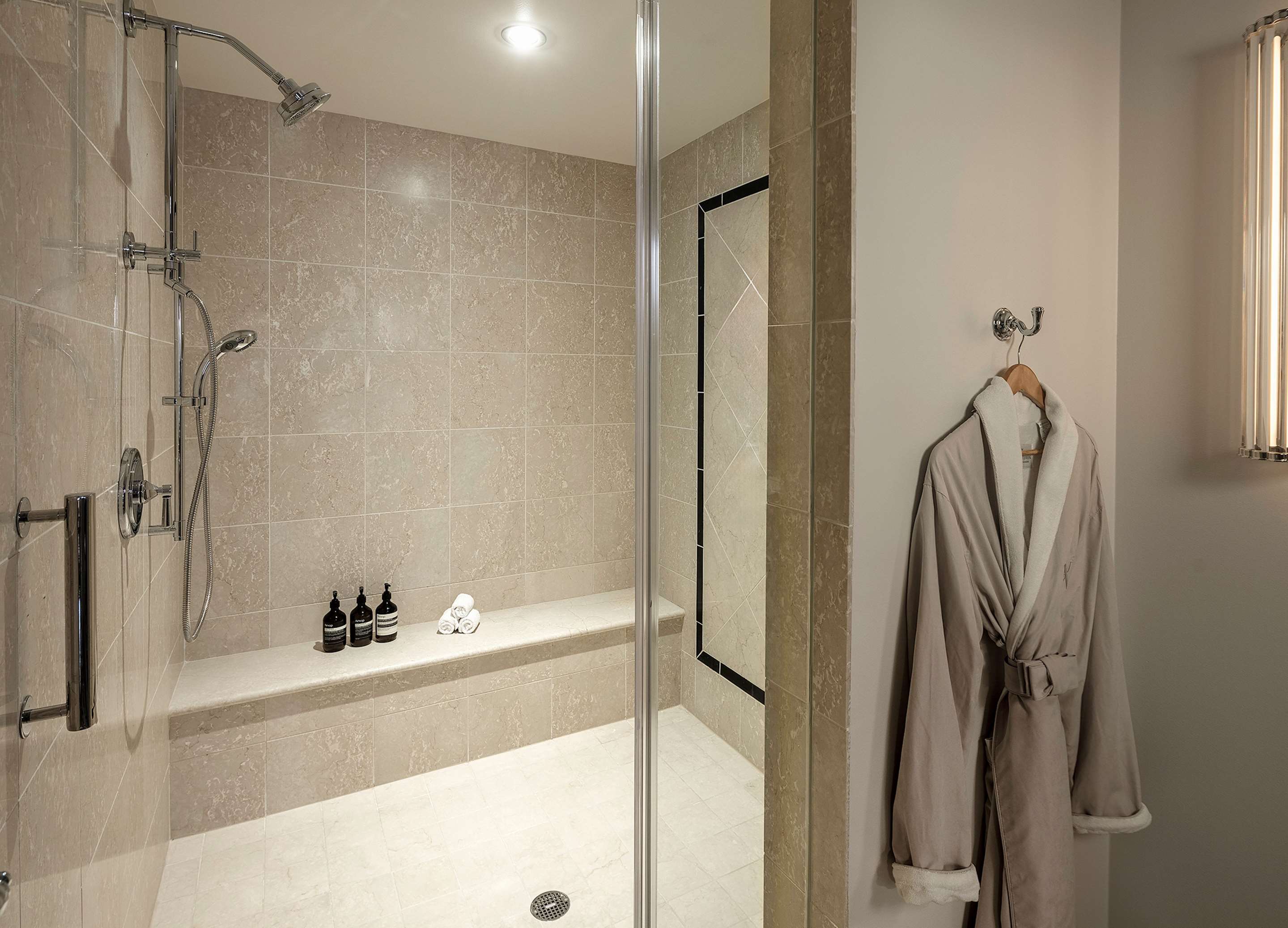 Guest room bath