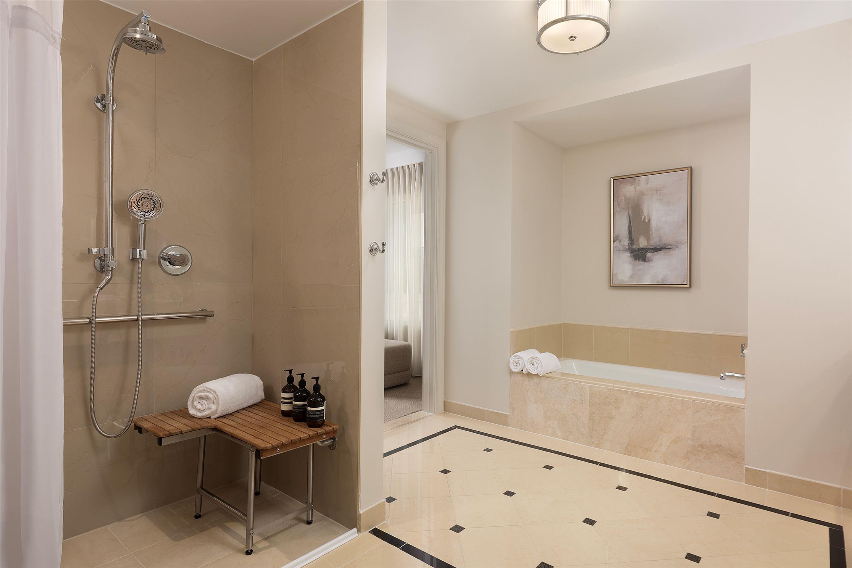 Guest room bath