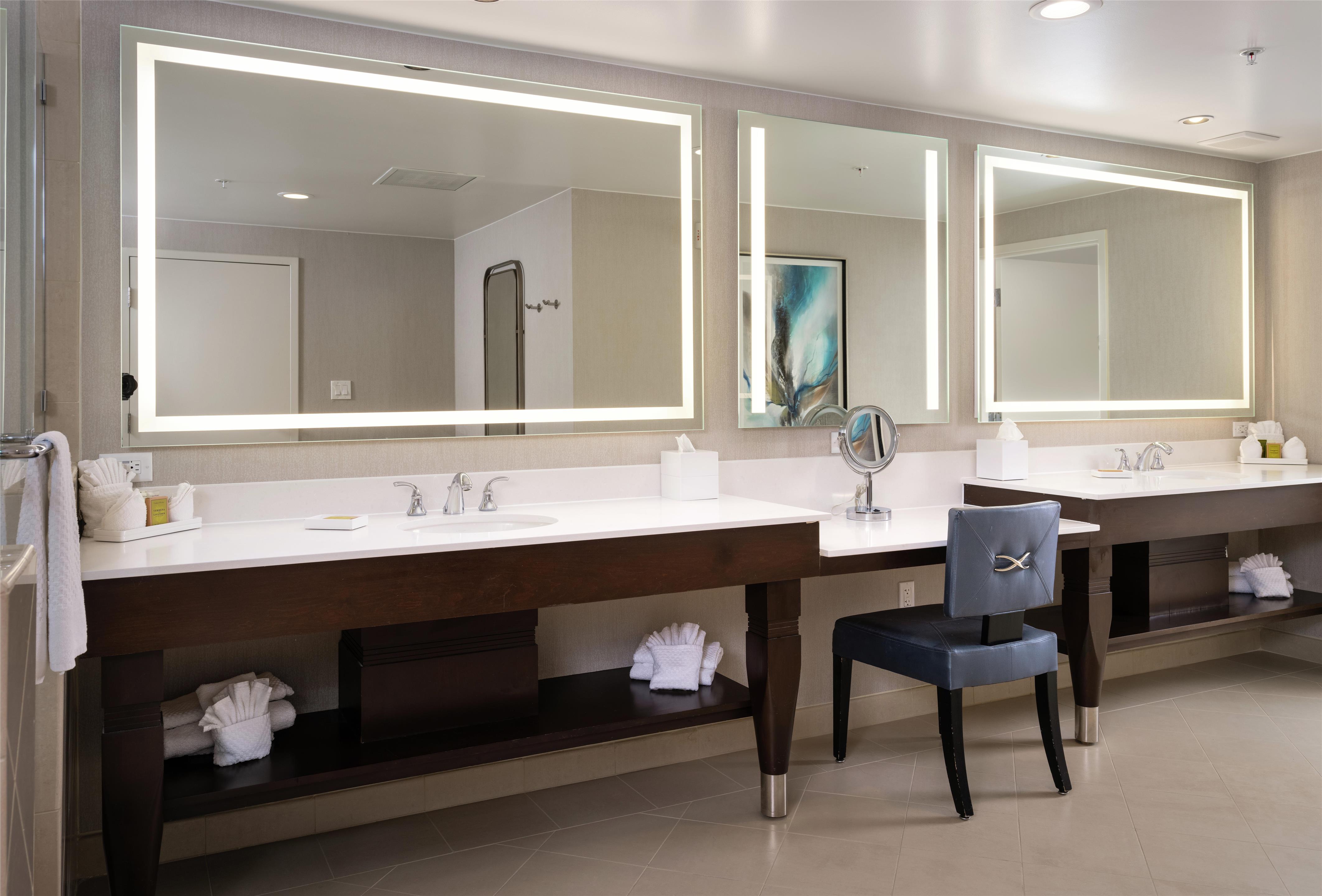 Guest room bath