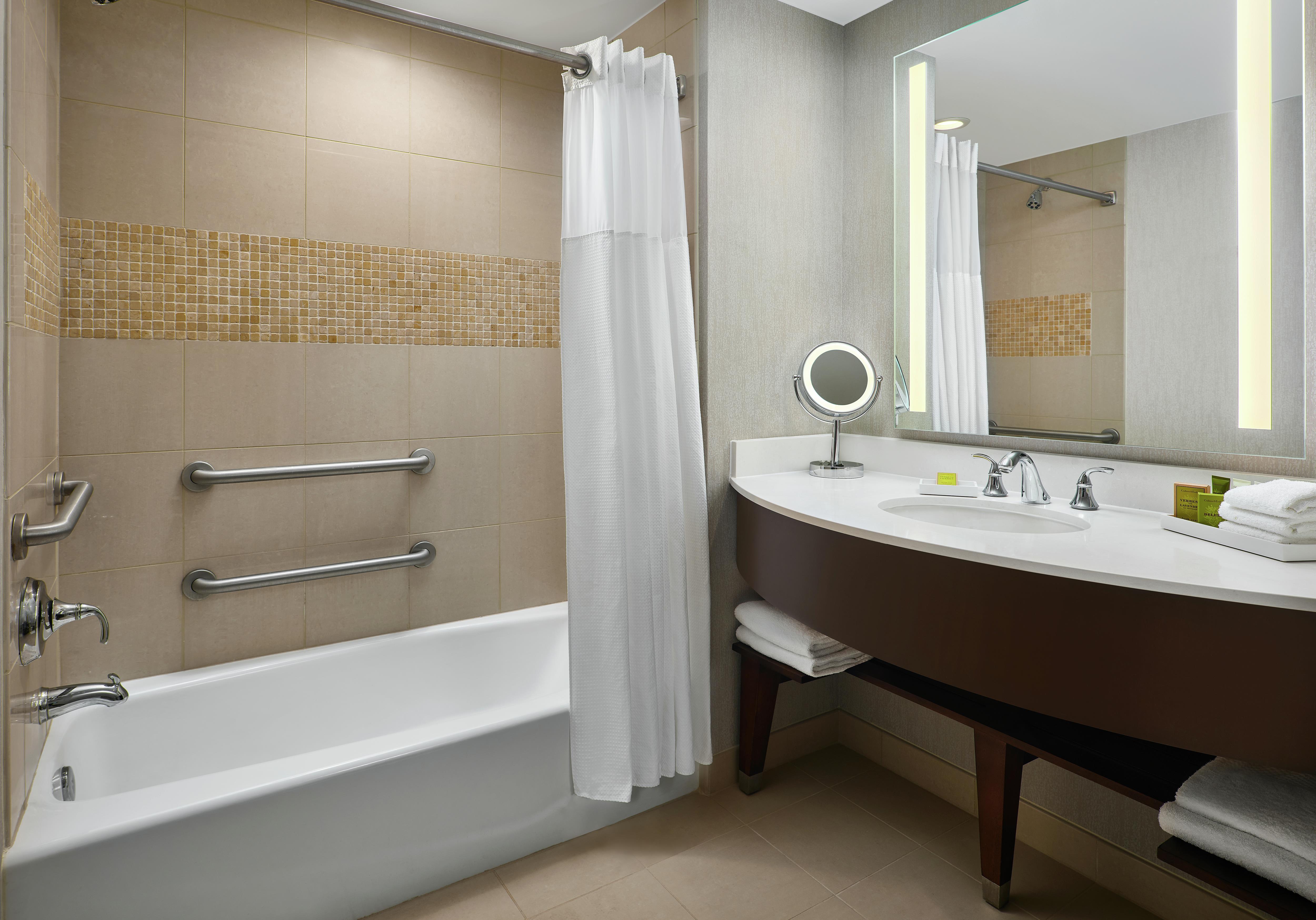Hilton Orlando Bonnet Creek Resort Room Type - 2 QUEEN ACCESS BATHTUB