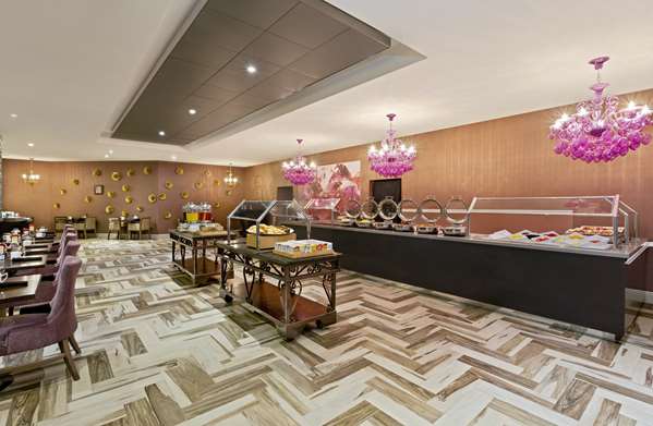 Amenities - DoubleTree by Hilton Hotel Orlando