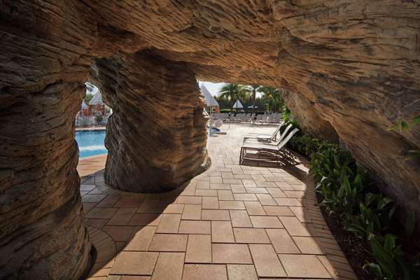 Pool - Hilton Grand Vacations Hotel SeaWorld Orlando - I-4, Exits 71 & 72