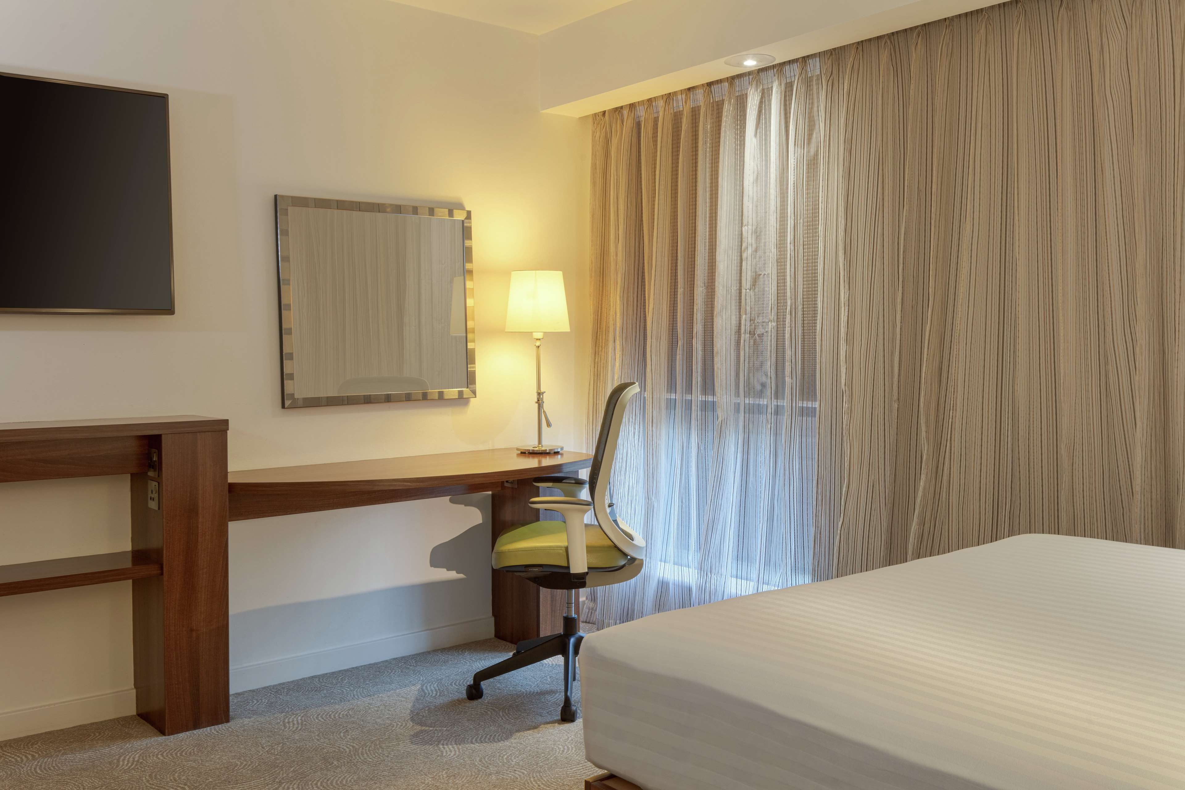 Hampton by Hilton Corby/Kettering Room Type - QUEEN ACCESSIBLE ROOM NS