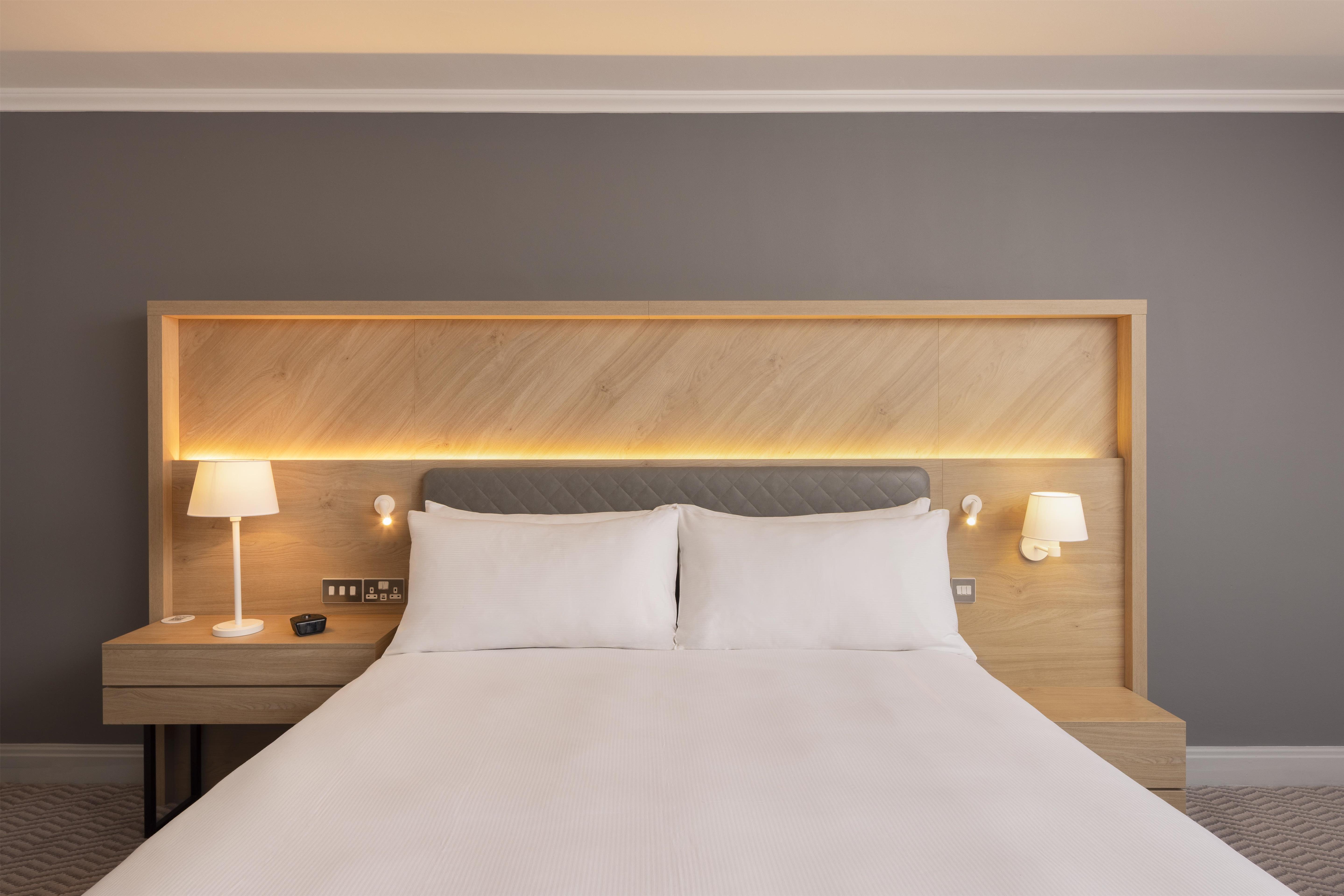 Hilton Northampton Hotel Room Type - 1 QUEEN BED ROOM W/PELOTON