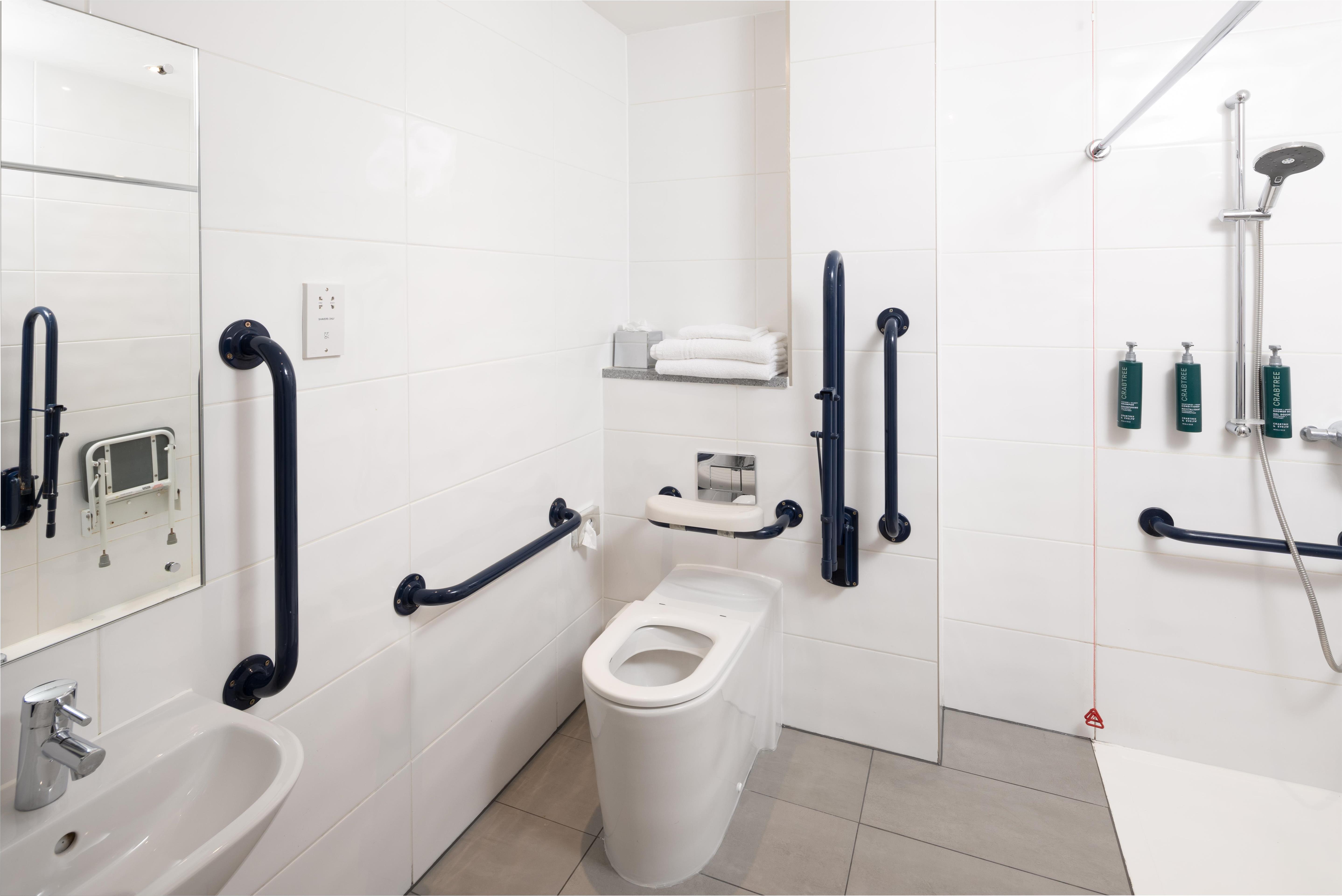 Hilton Northampton Hotel Room Type - TWIN ACCESSIBLE GUEST ROOM