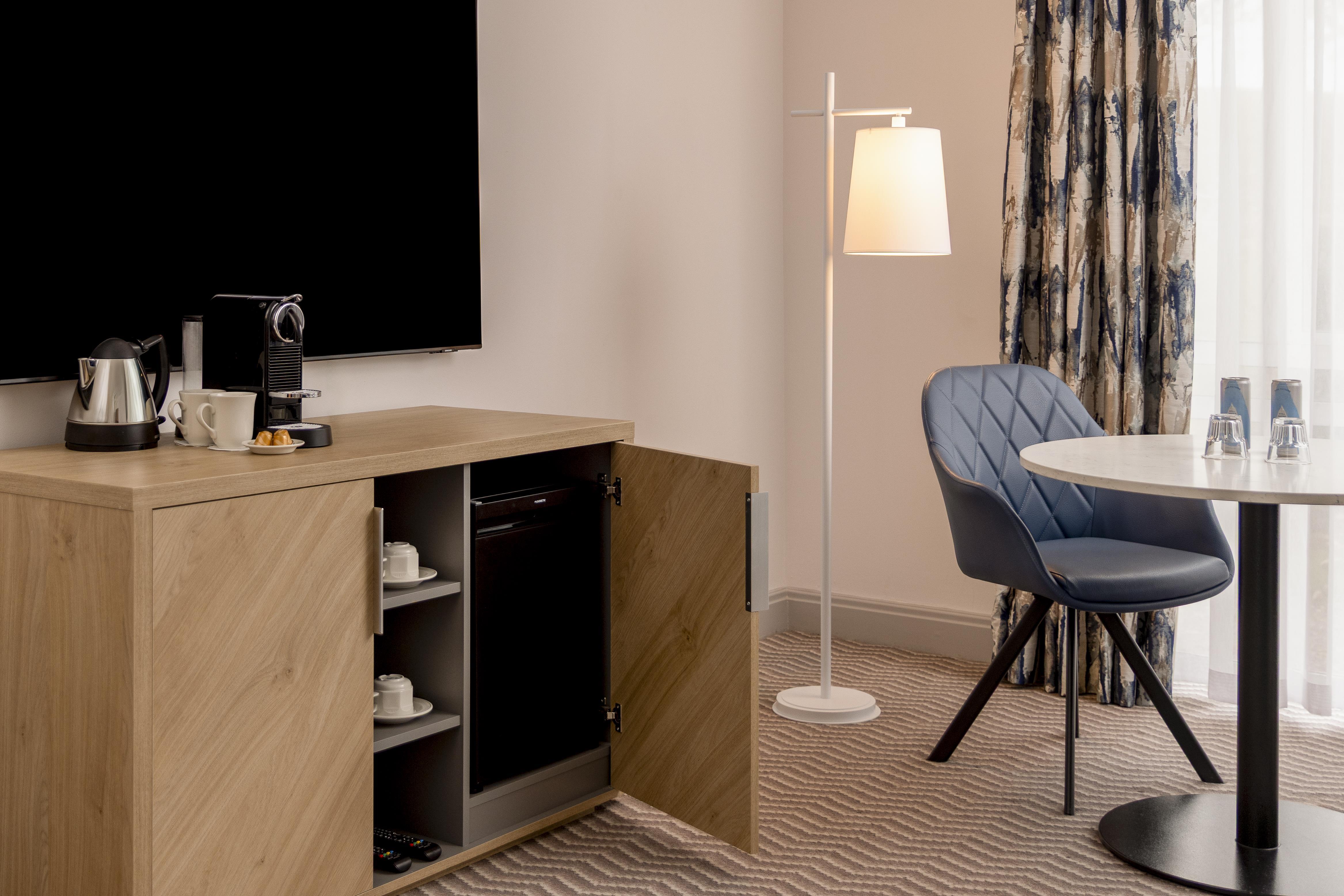 Hilton Northampton Hotel Room Type - KING SUITE