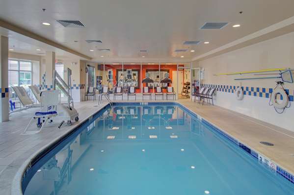 Pool - Hilton Garden Inn Norwalk
