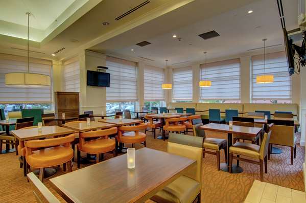 Restaurant - Hilton Garden Inn Norwalk