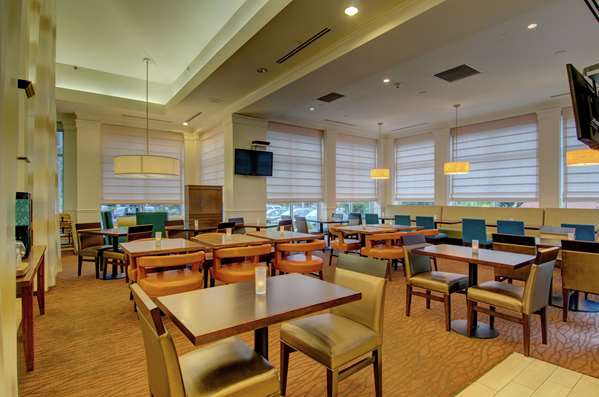 Restaurant - Hilton Garden Inn Norwalk