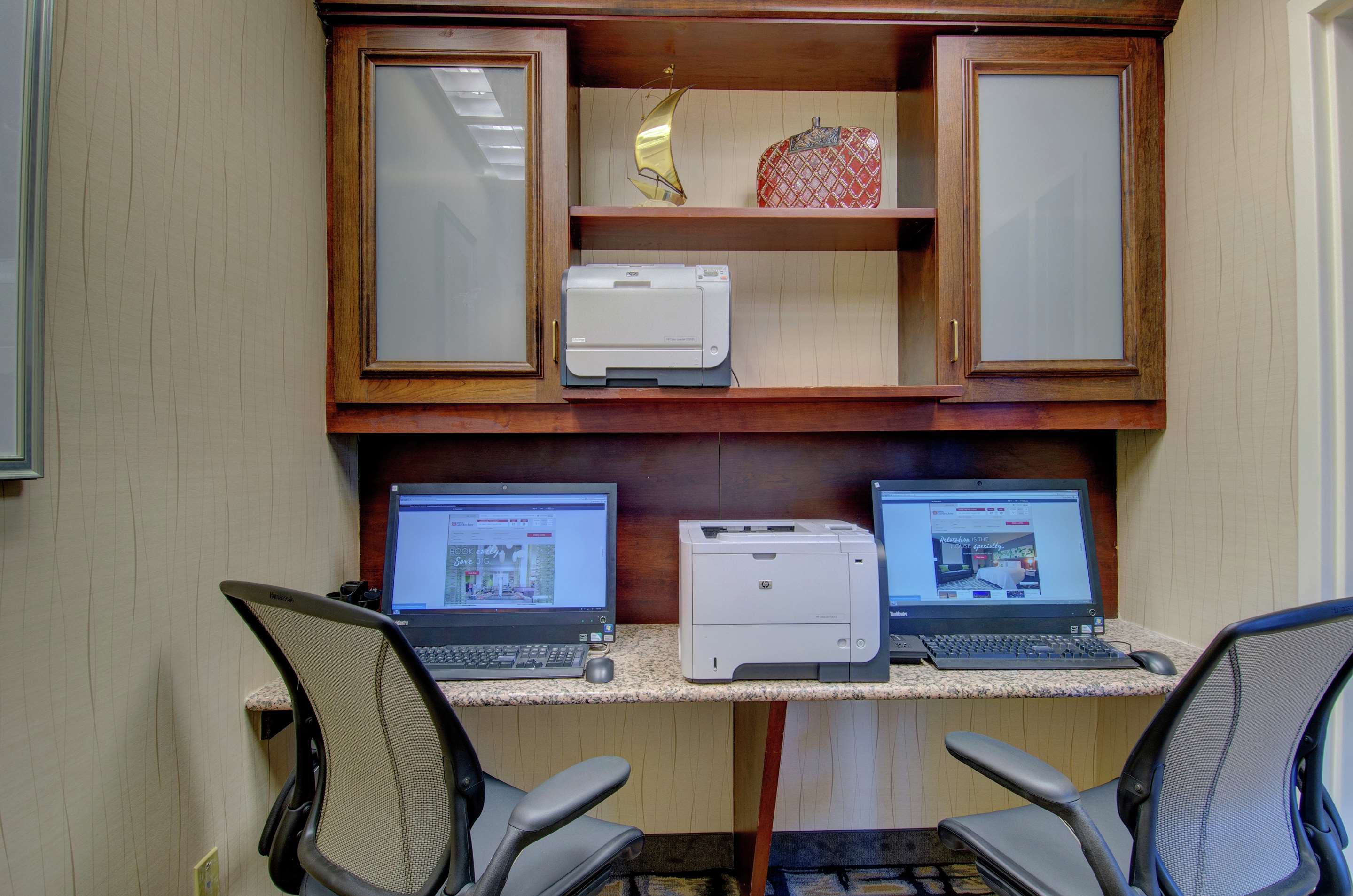 Business Center | Hilton Garden Inn Norwalk