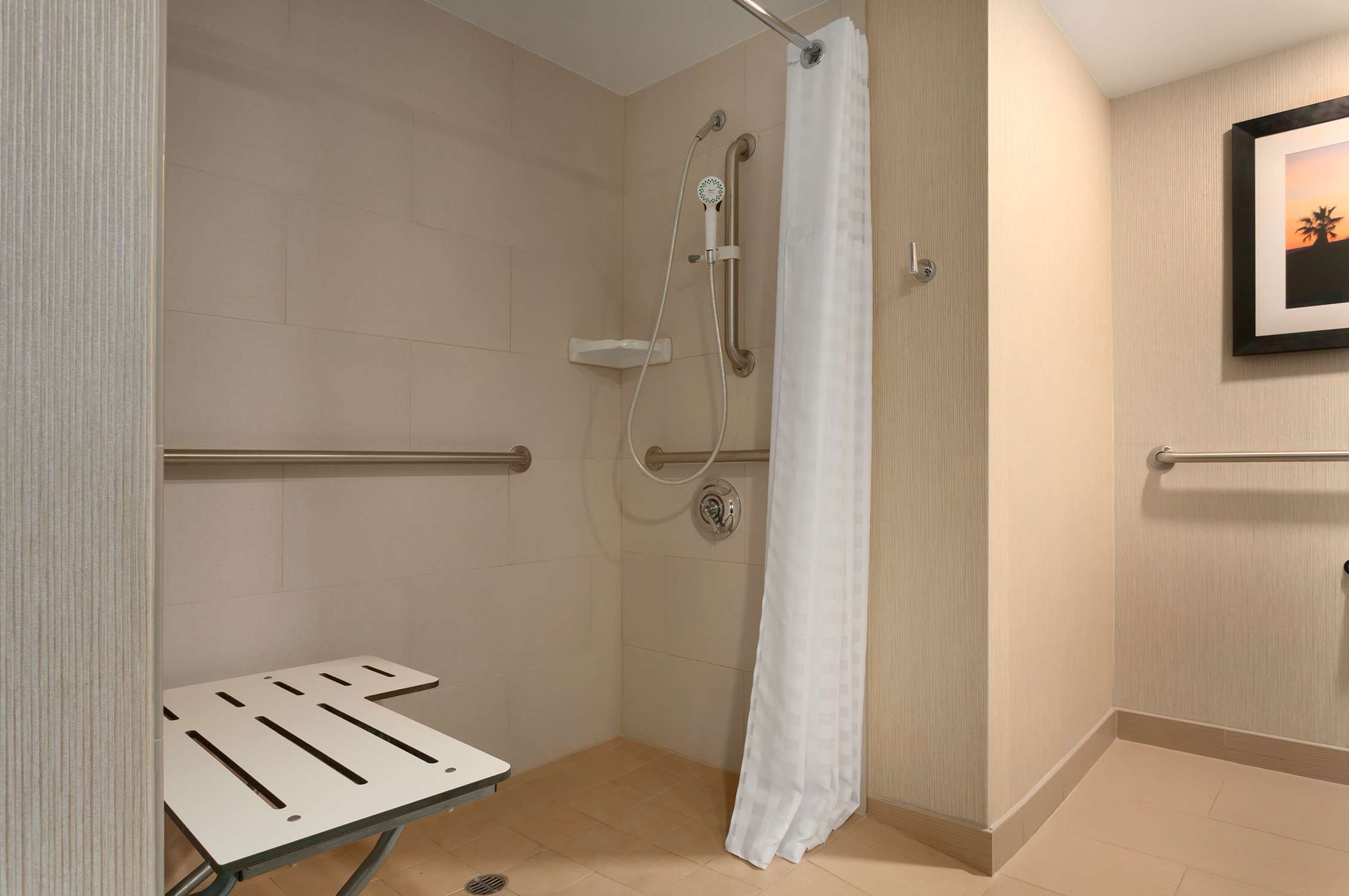 Guest room bath