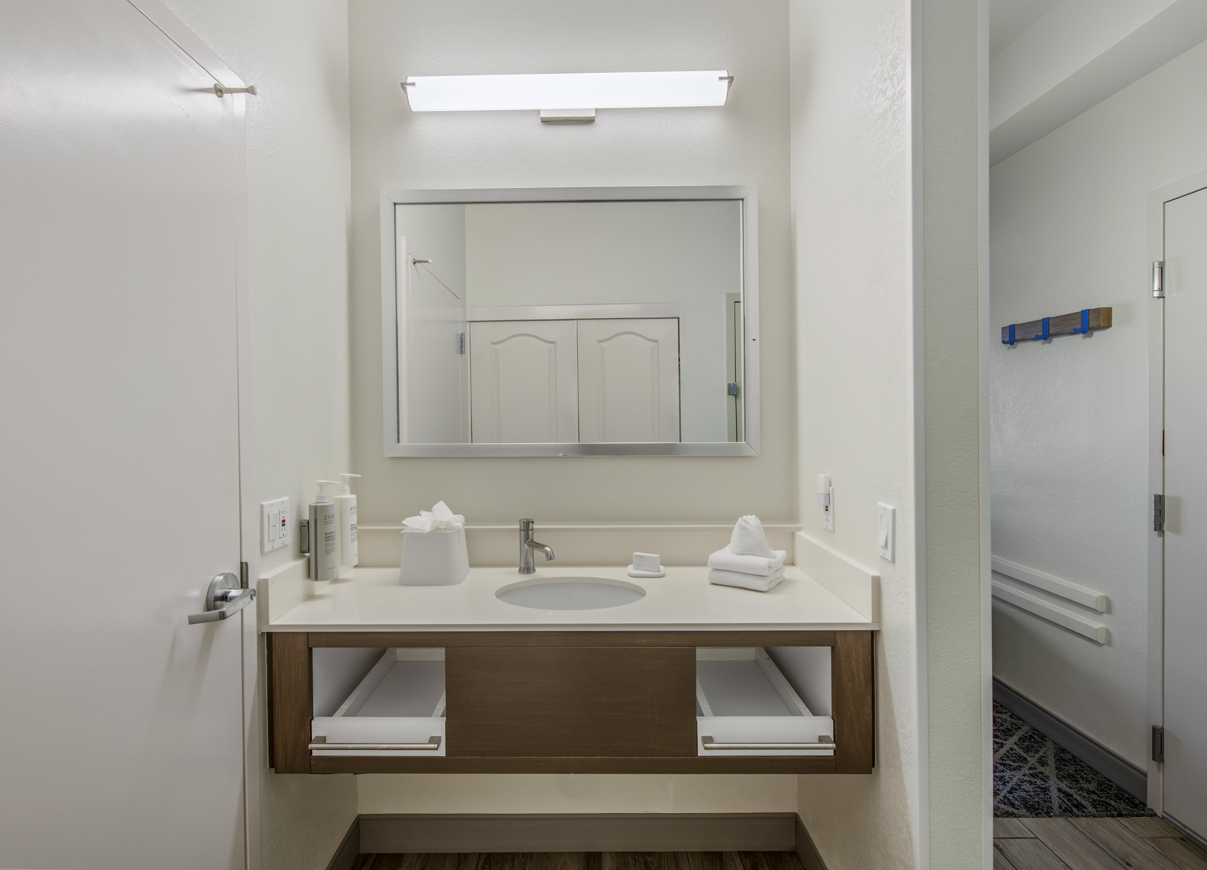 Hampton Inn Channel Islands Harbor/Oxnard Room Type - Queen Room with Two Queen Beds