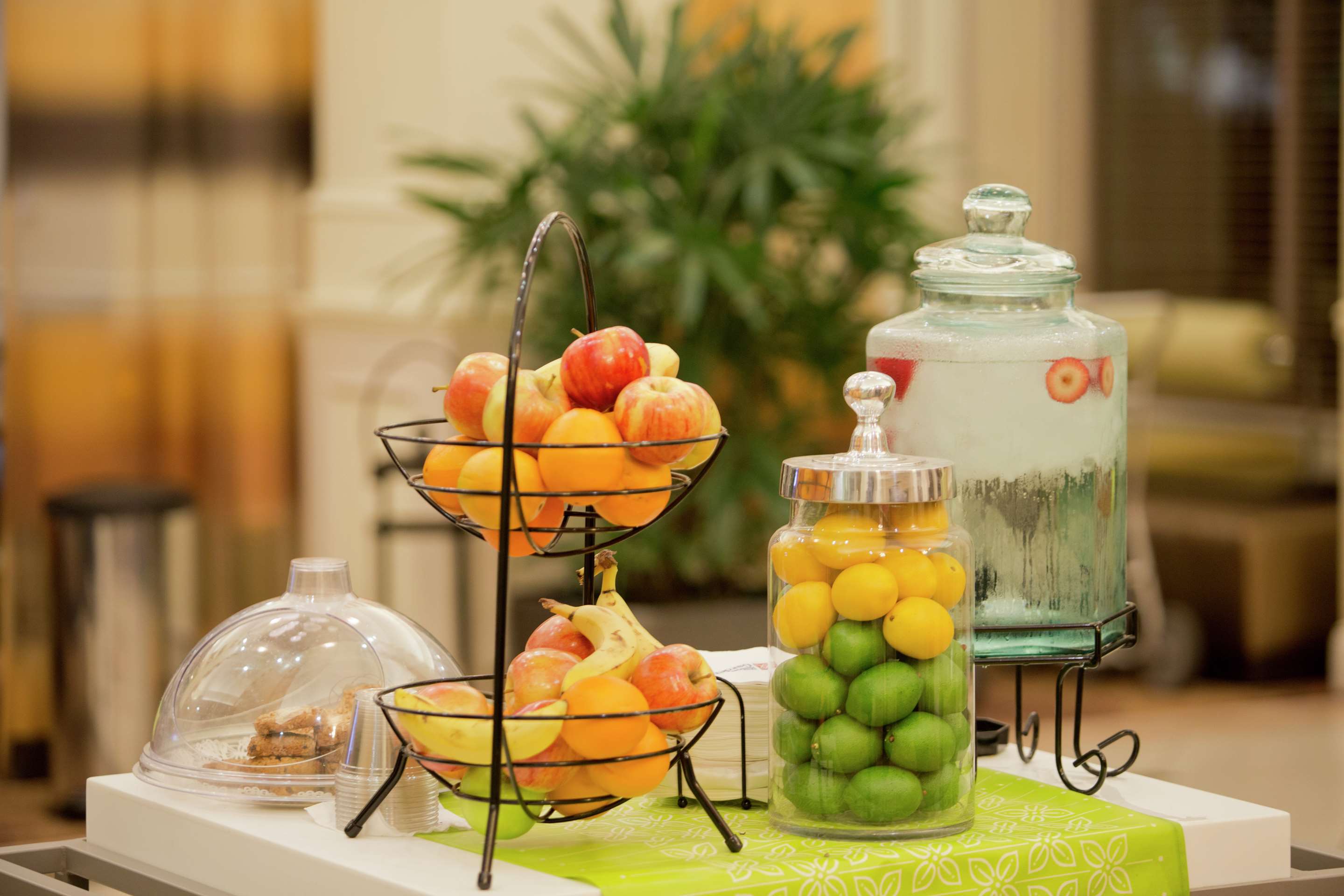Restaurant | Hilton Garden Inn Oxnard/Camarillo