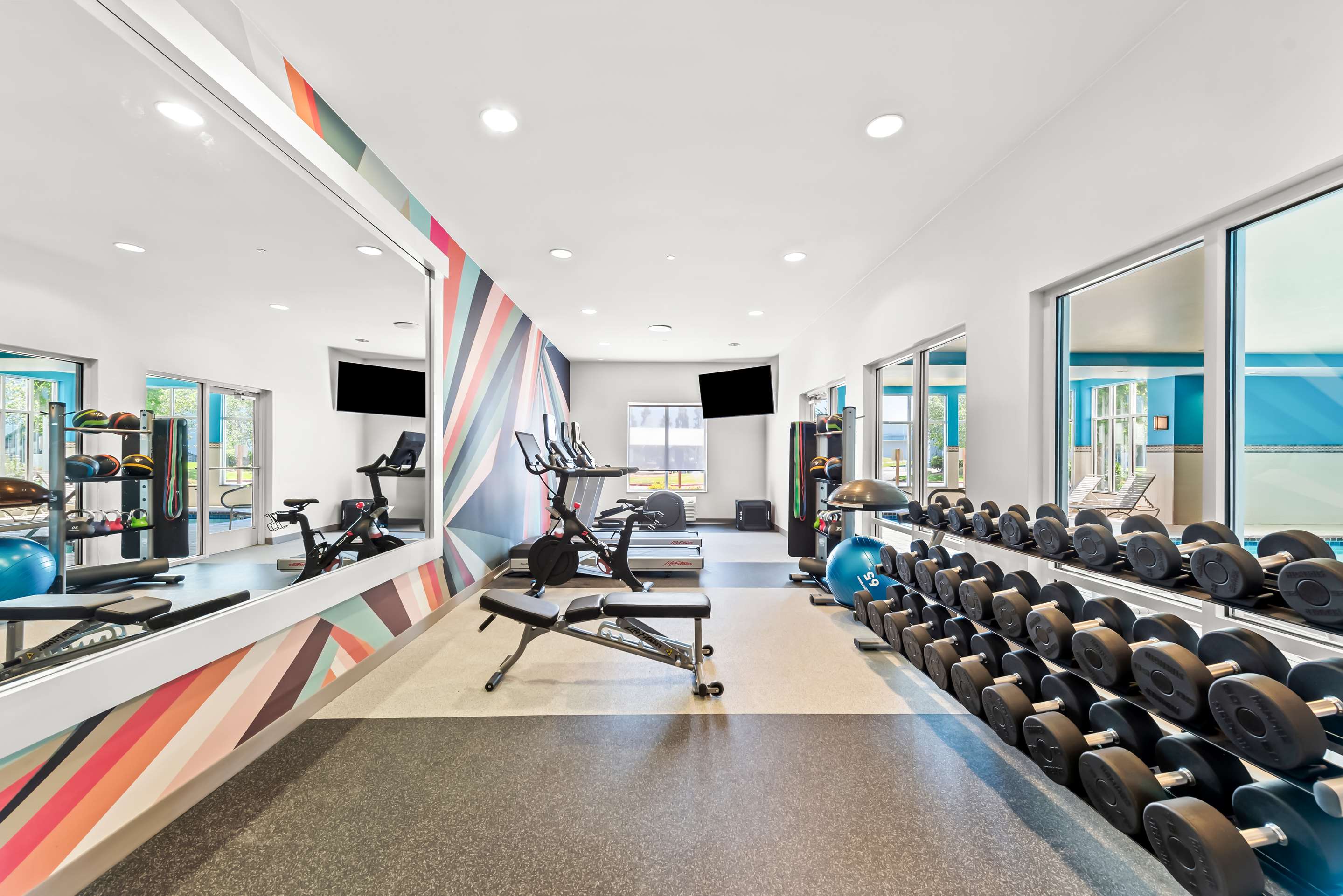 Health club fitness center gym | Hilton Garden Inn Seattle North/Everett