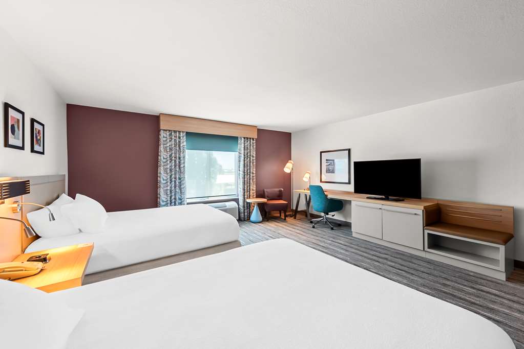 Hilton Garden Inn Seattle North/Everett Room Type - 2 QN ACC RM ROLLIN SHWR