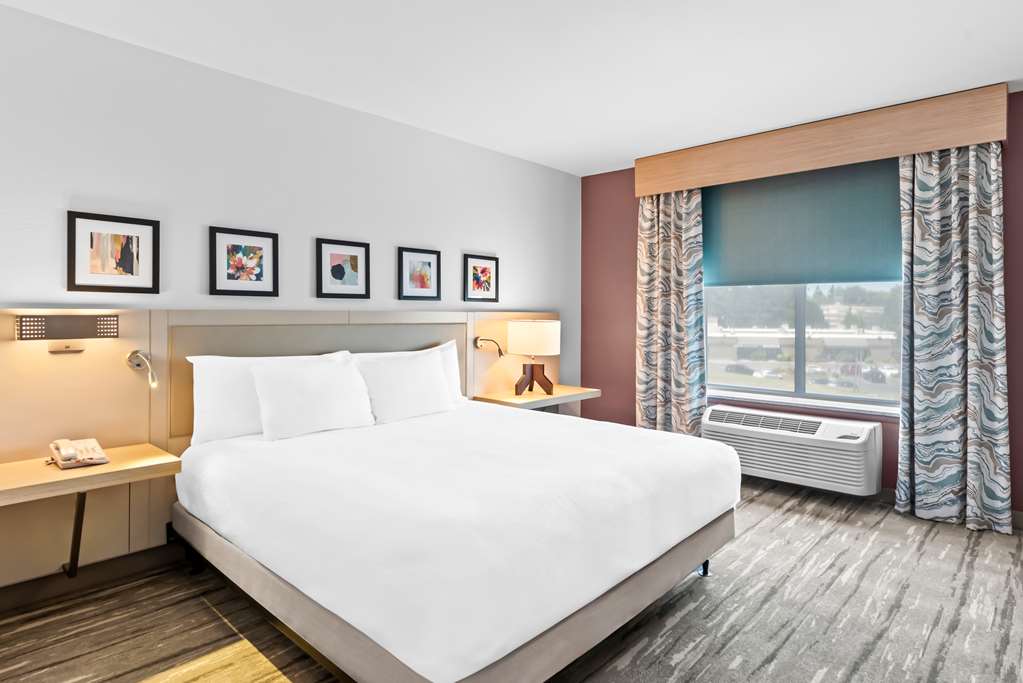 Hilton Garden Inn Seattle North/Everett Room Type - 1KNG ACC 1BDRM STE RI SHWR