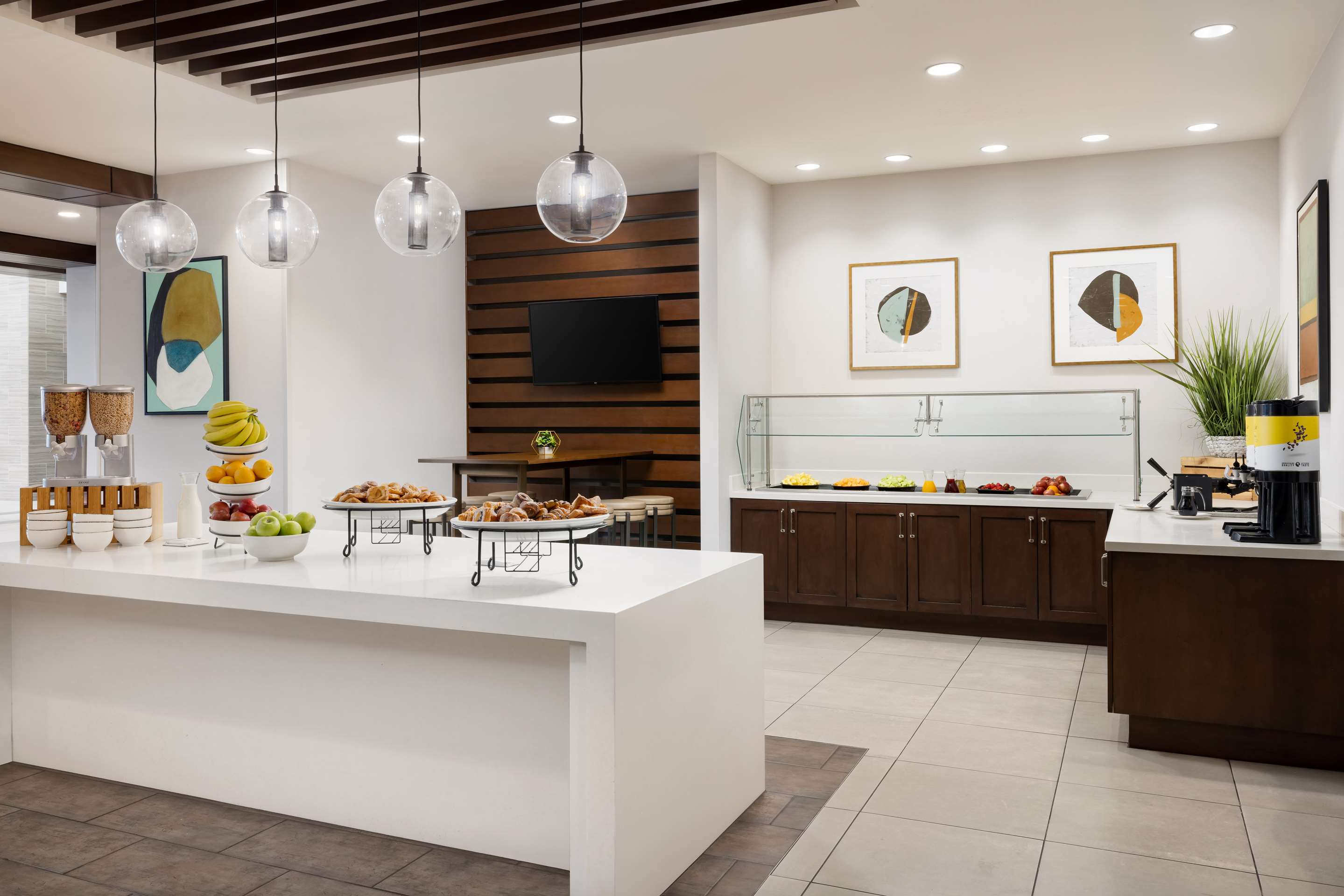 Breakfast Area | Hilton Garden Inn Palo Alto