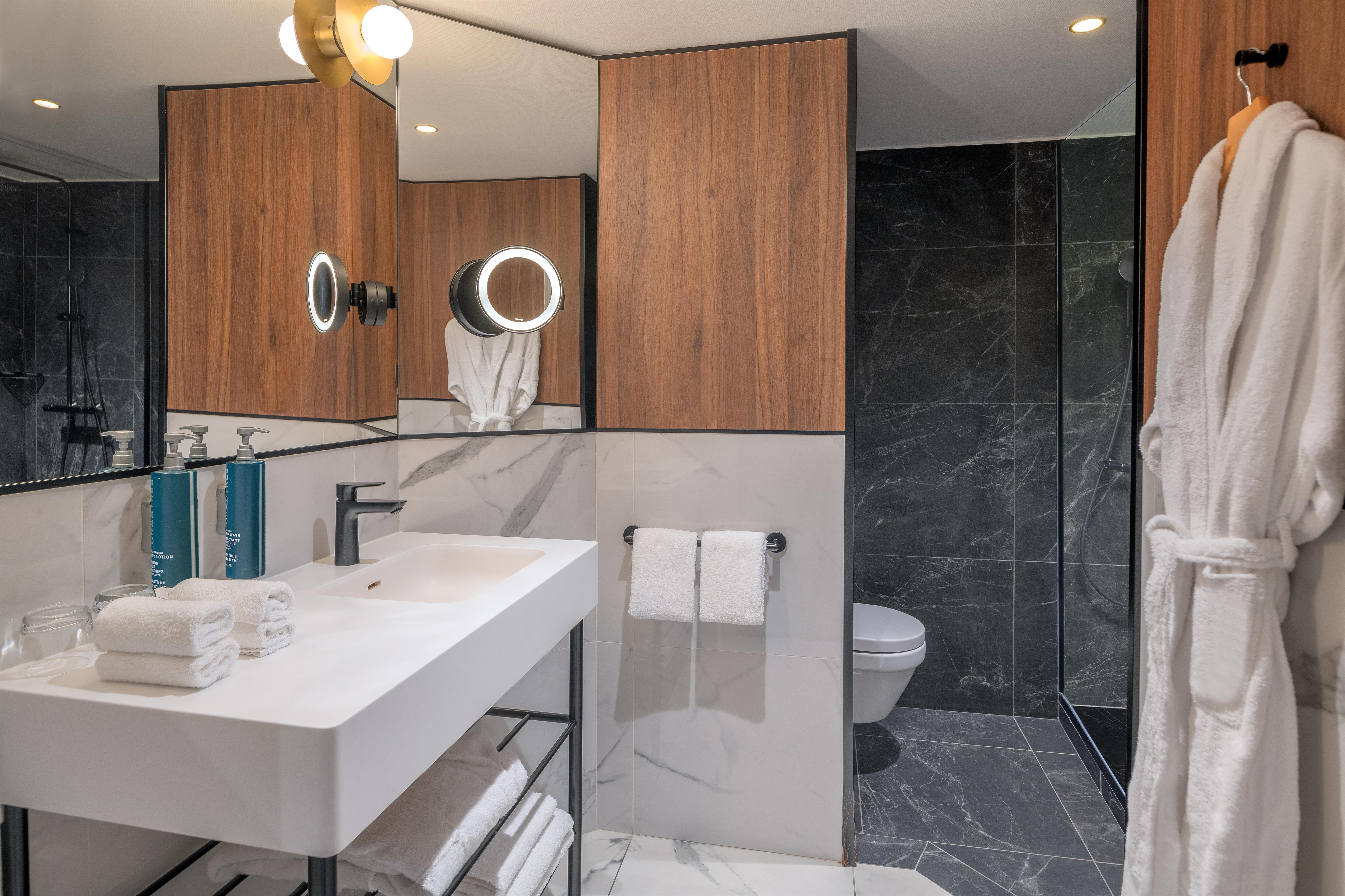 Hilton Paris La Defense Hotel Room Type - 2 DOUBLE BED ROOM