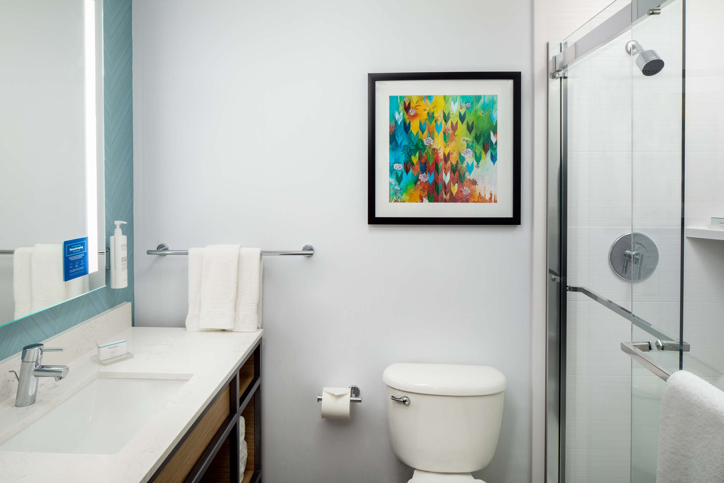 Guest room bath