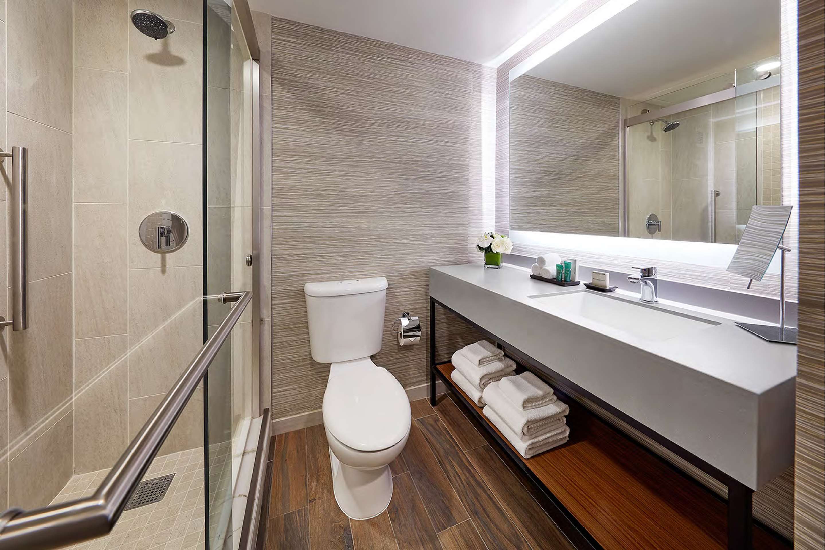 Guest room bath