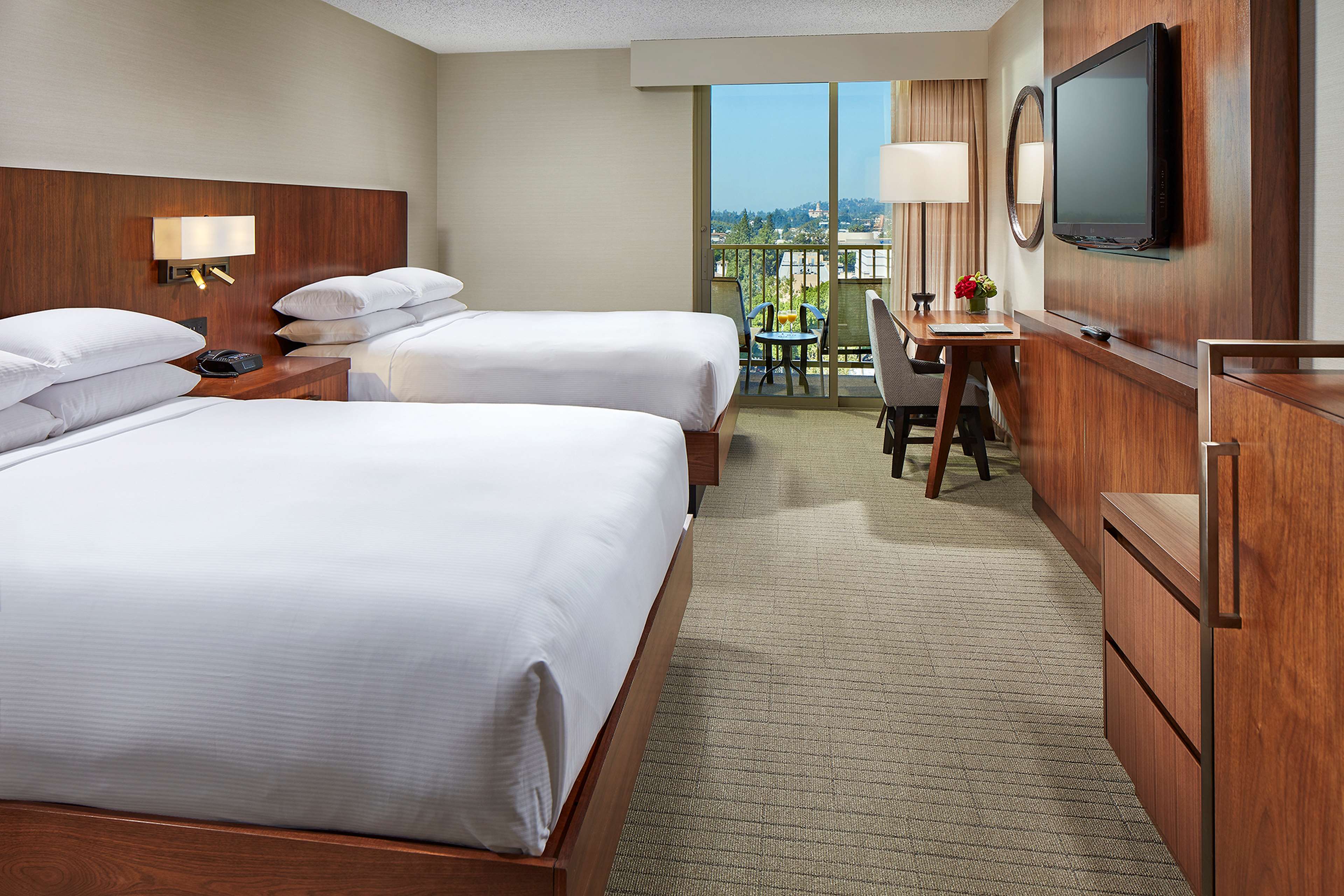 Hilton Pasadena Room Type - 2 QN  DELUXE MOUNTAIN VIEW