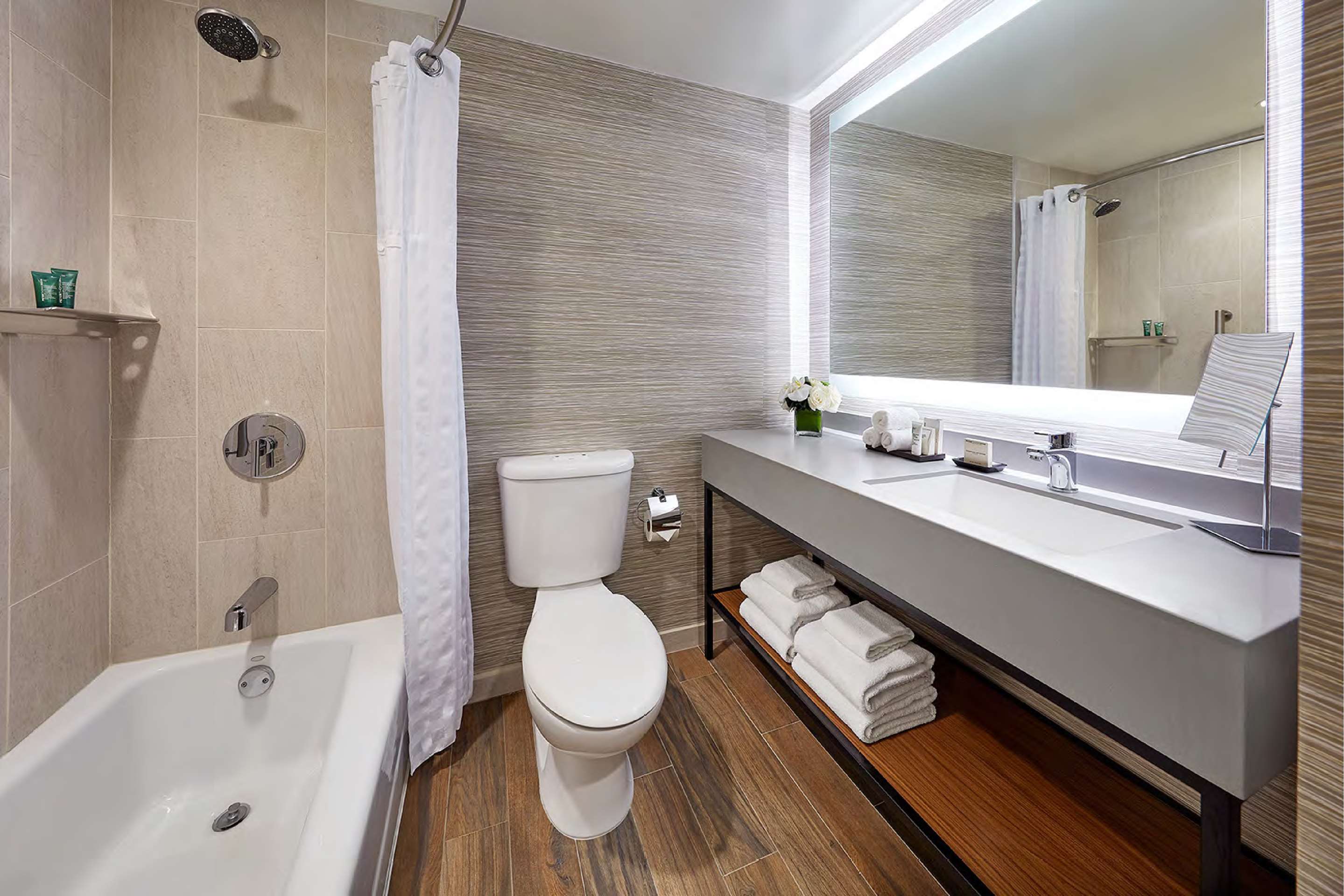 Guest room bath