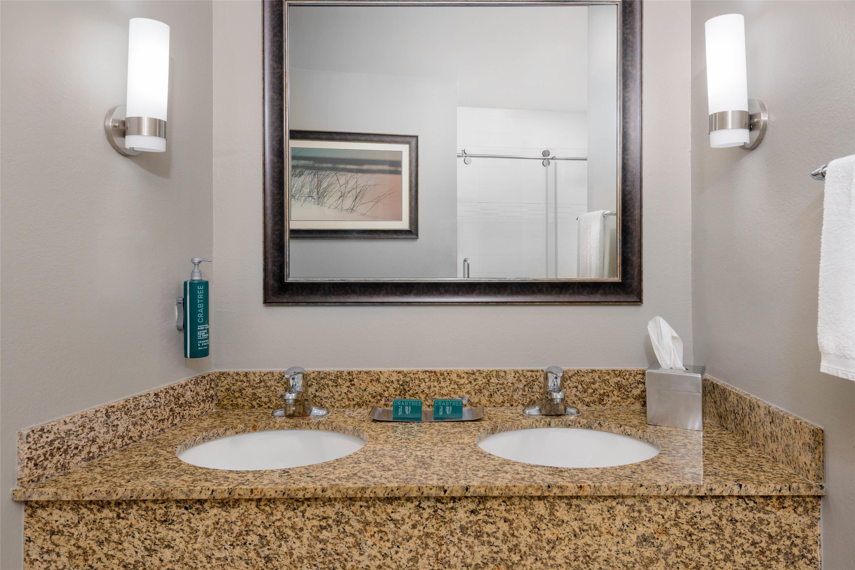 Guest room bath