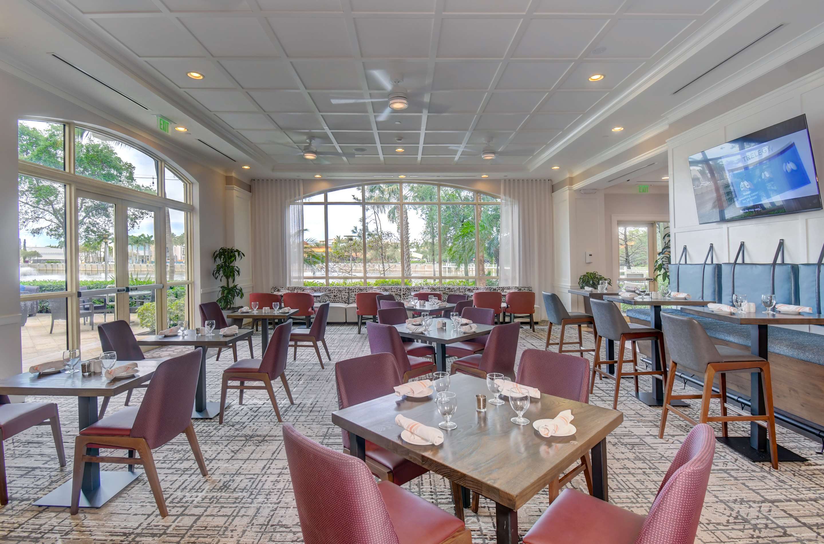Restaurant | Hilton Garden Inn Palm Beach Gardens