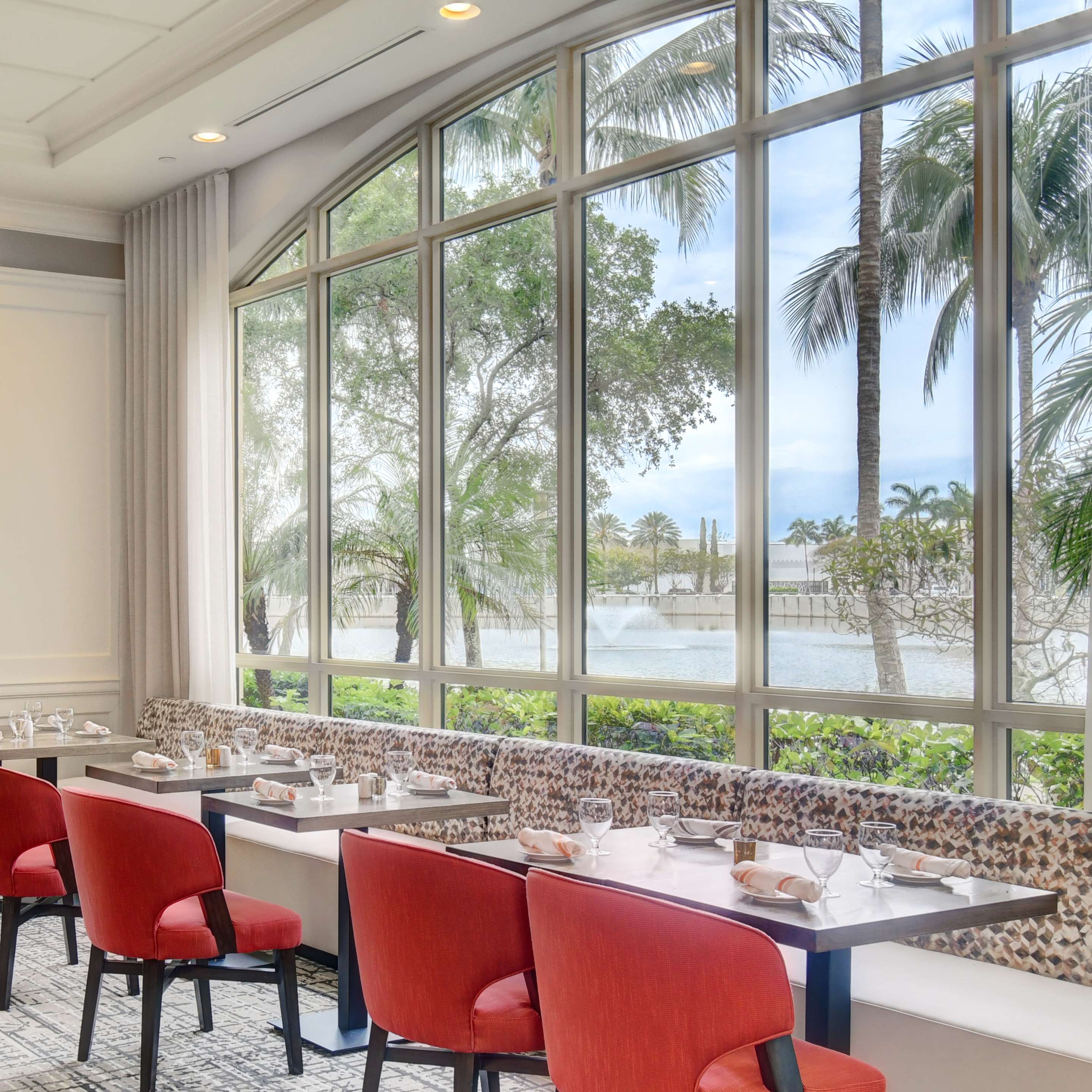 Restaurant | Hilton Garden Inn Palm Beach Gardens