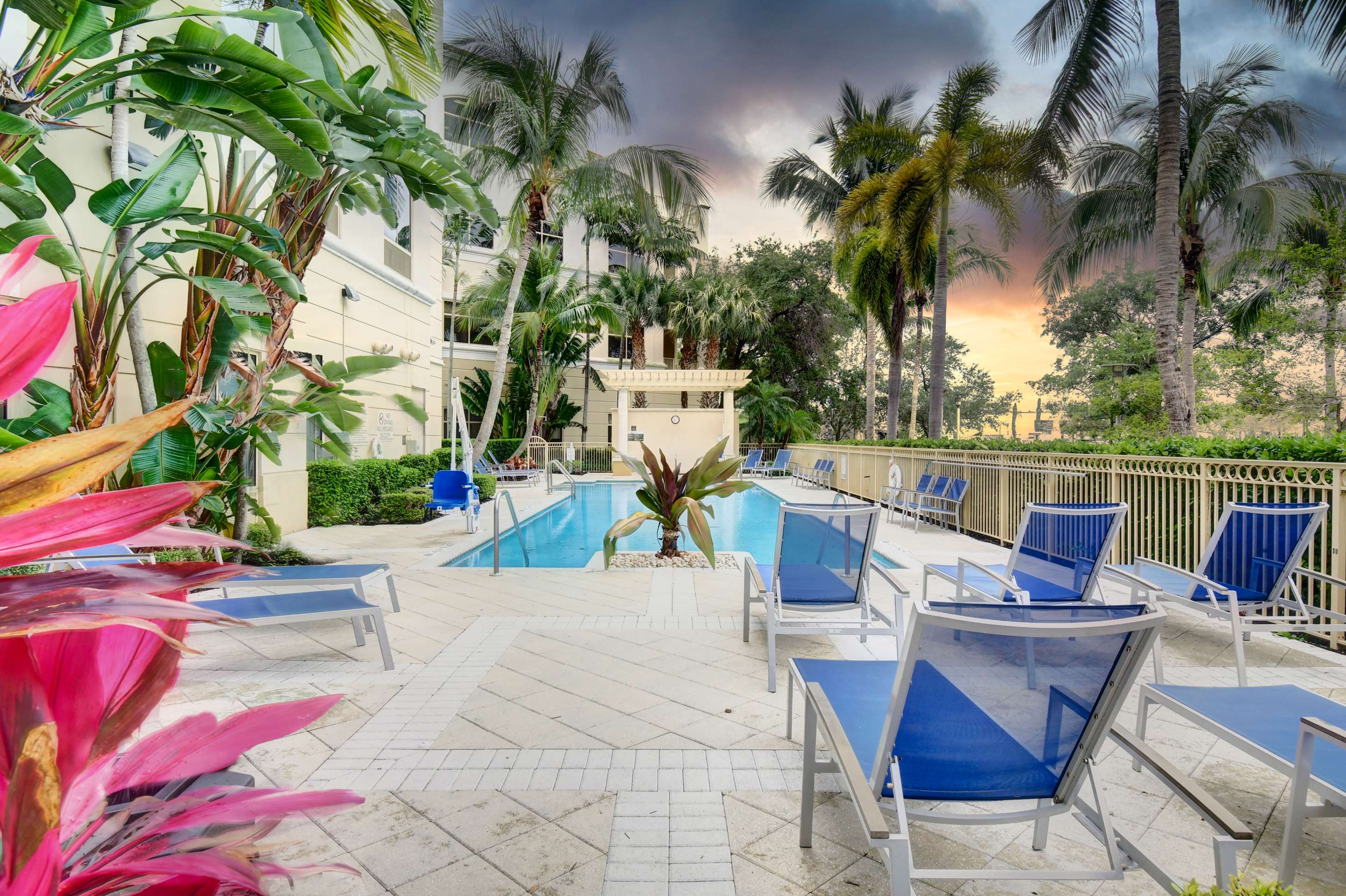Pool | Hilton Garden Inn Palm Beach Gardens