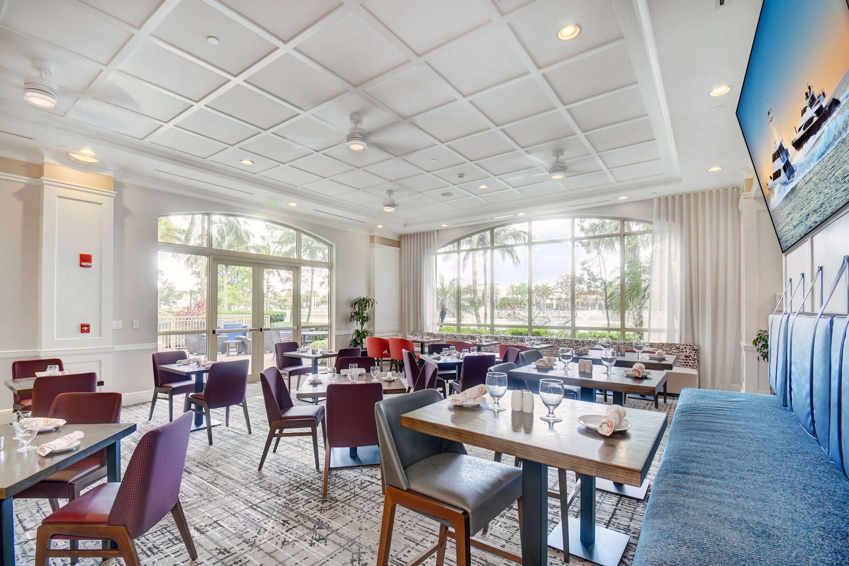 Restaurant | Hilton Garden Inn Palm Beach Gardens