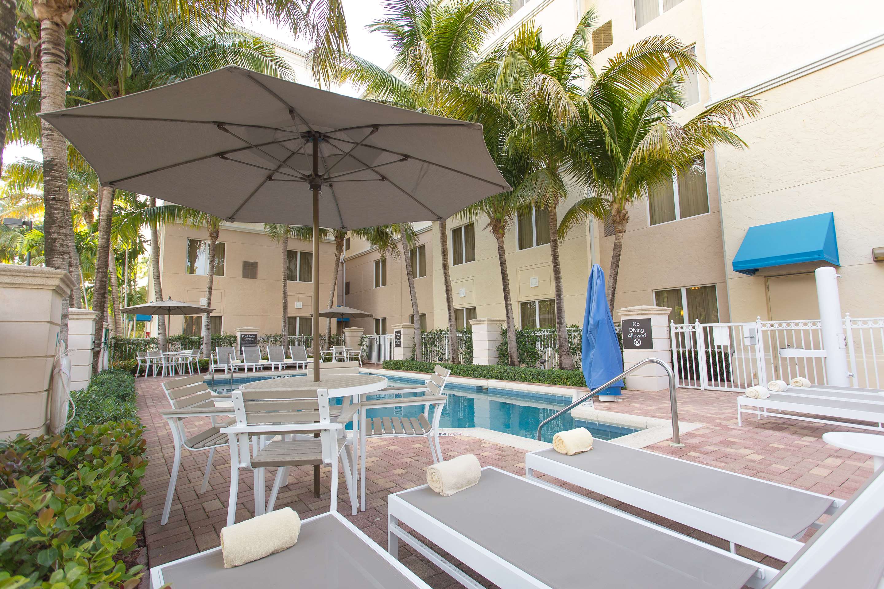 Pool | Homewood Suites by Hilton Palm Beach Gardens